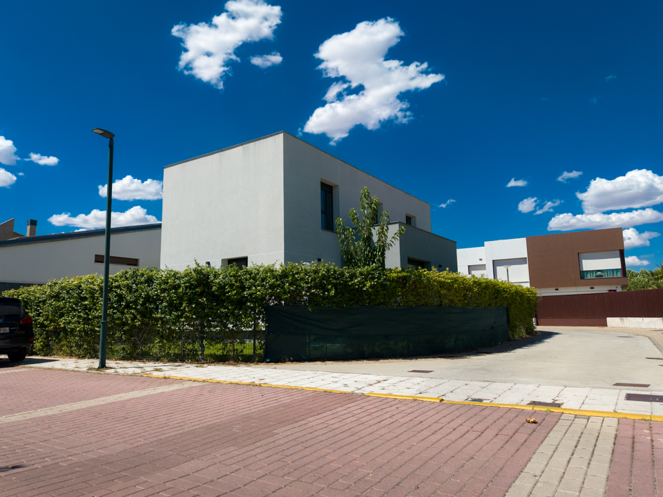 Exclusiva vivienda independiente con aerotermia en Covaresa