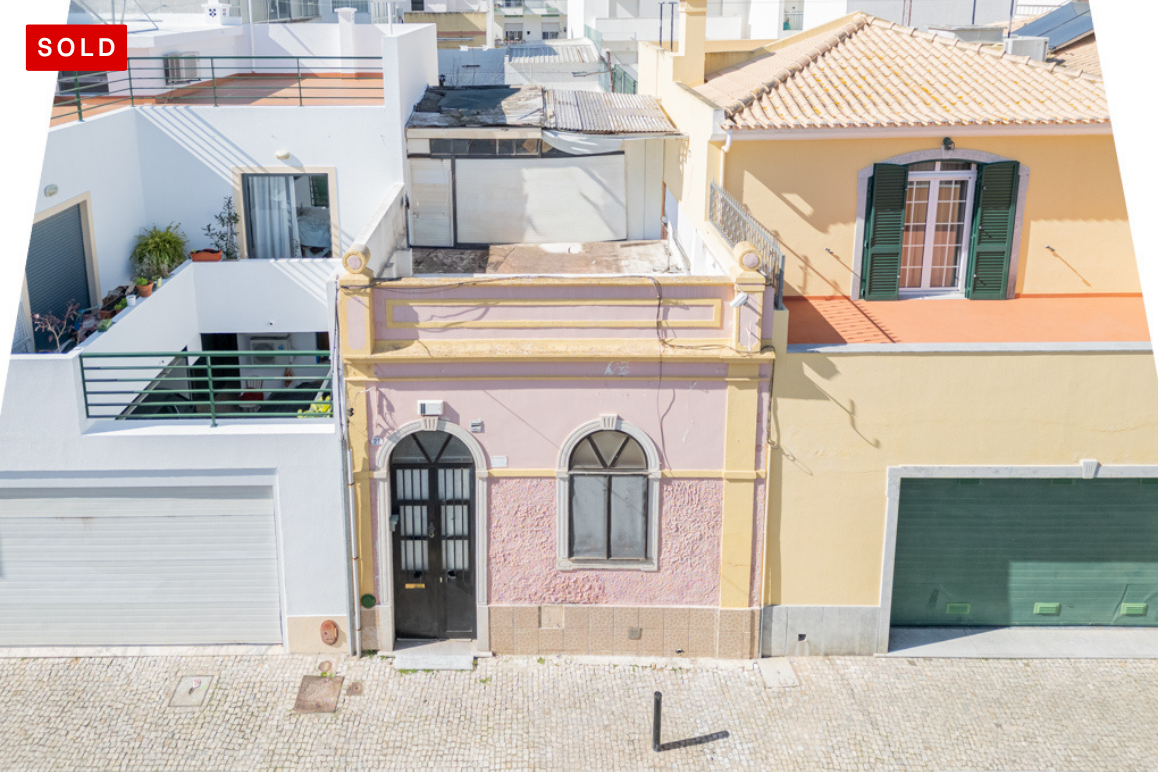 Traditional House for Renovation in Vila Real de Santo António