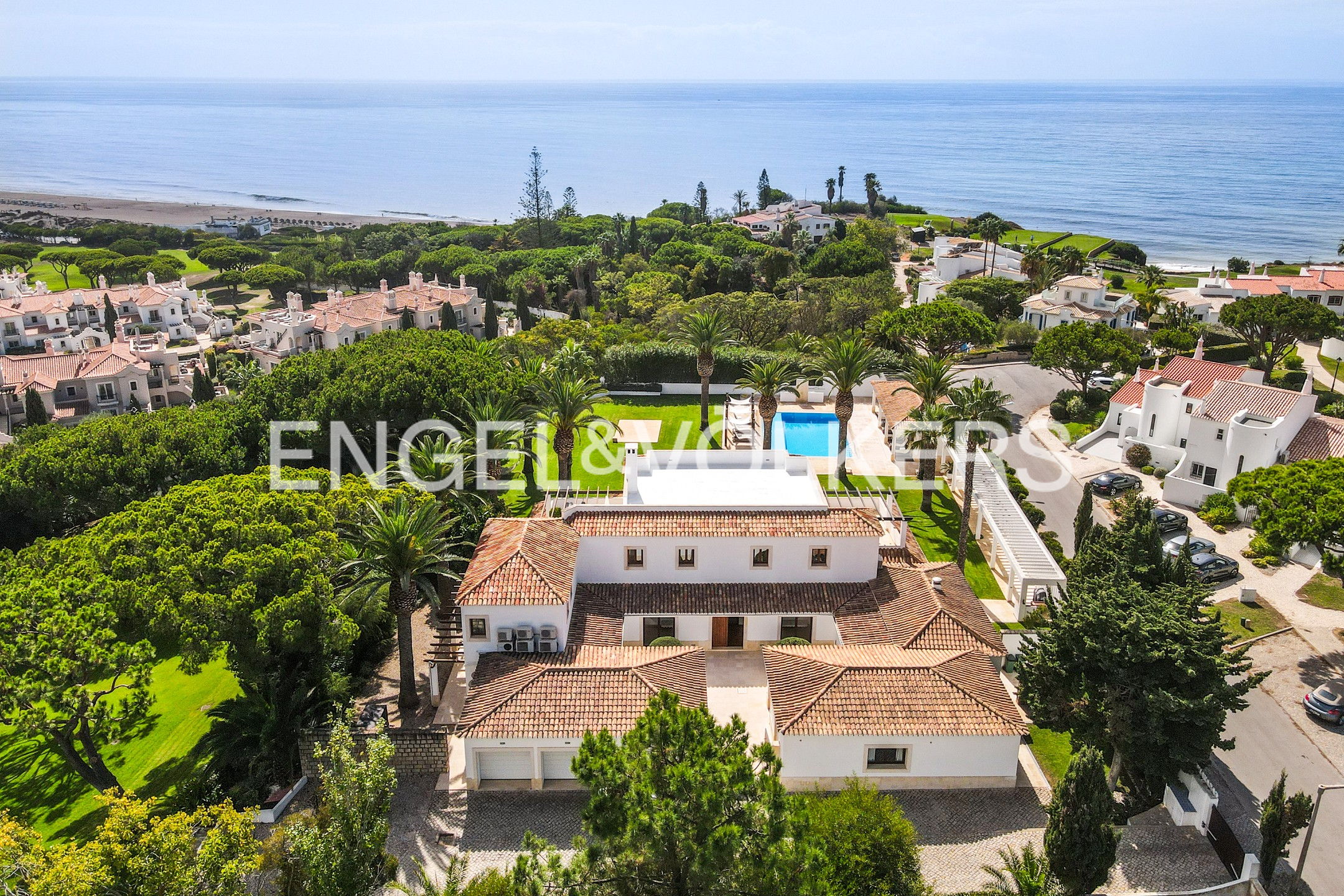 Magnificent Property with Sea Views and close to the Beach in Vale do Lobo