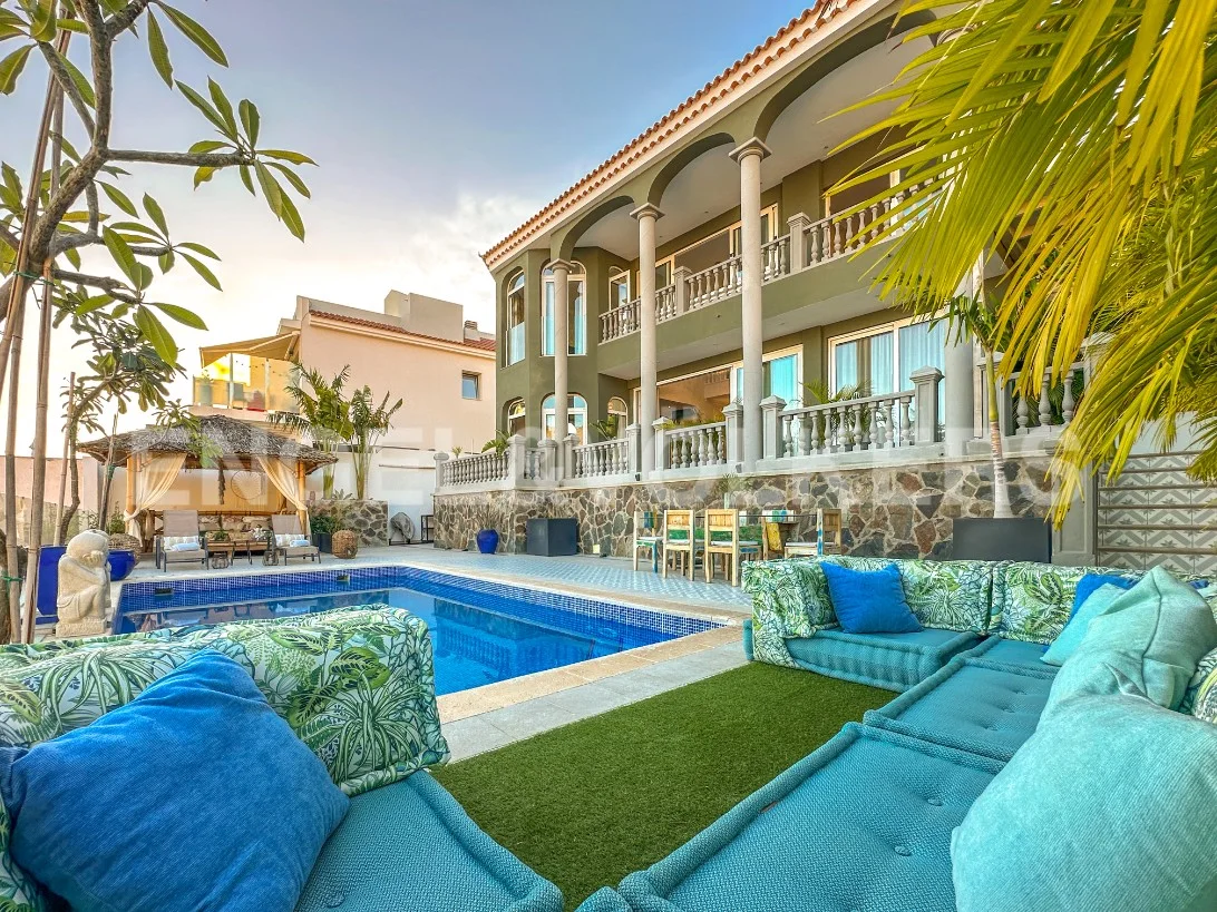 Luxuriöse Villa mit Pool in Arguineguín