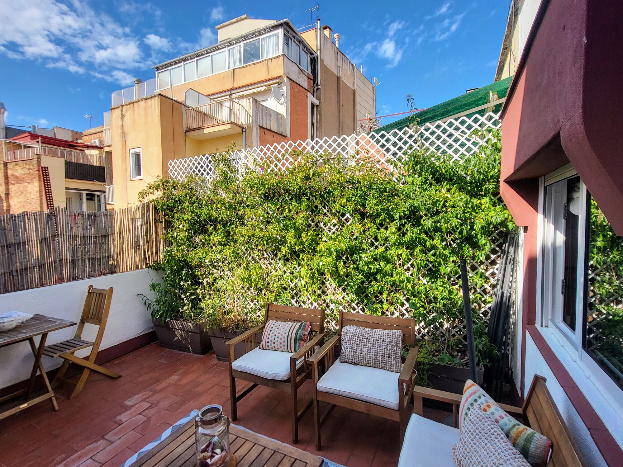 Ático  amueblado temporal con terraza en sant Gervasi