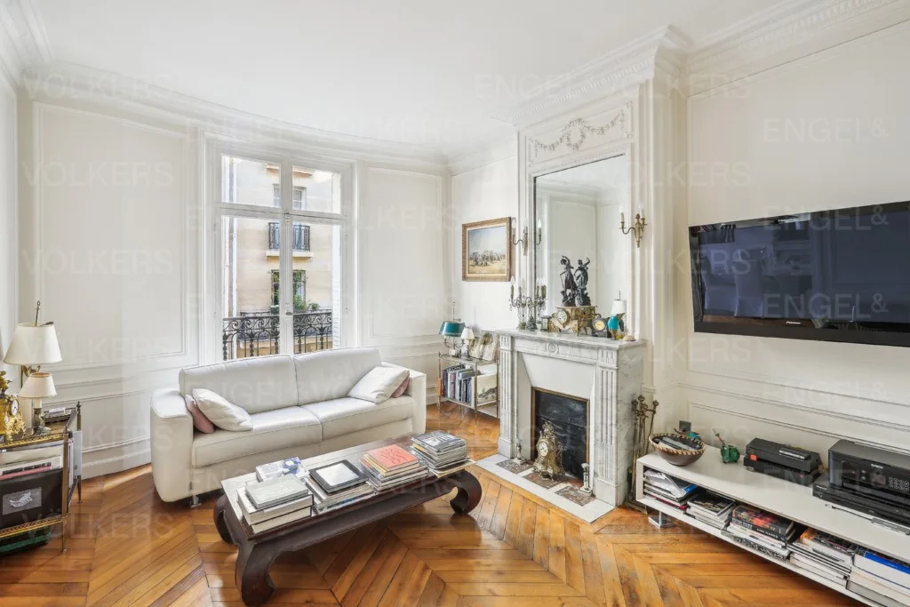 Paris XV - Motte-Picquet - 4 room apartment