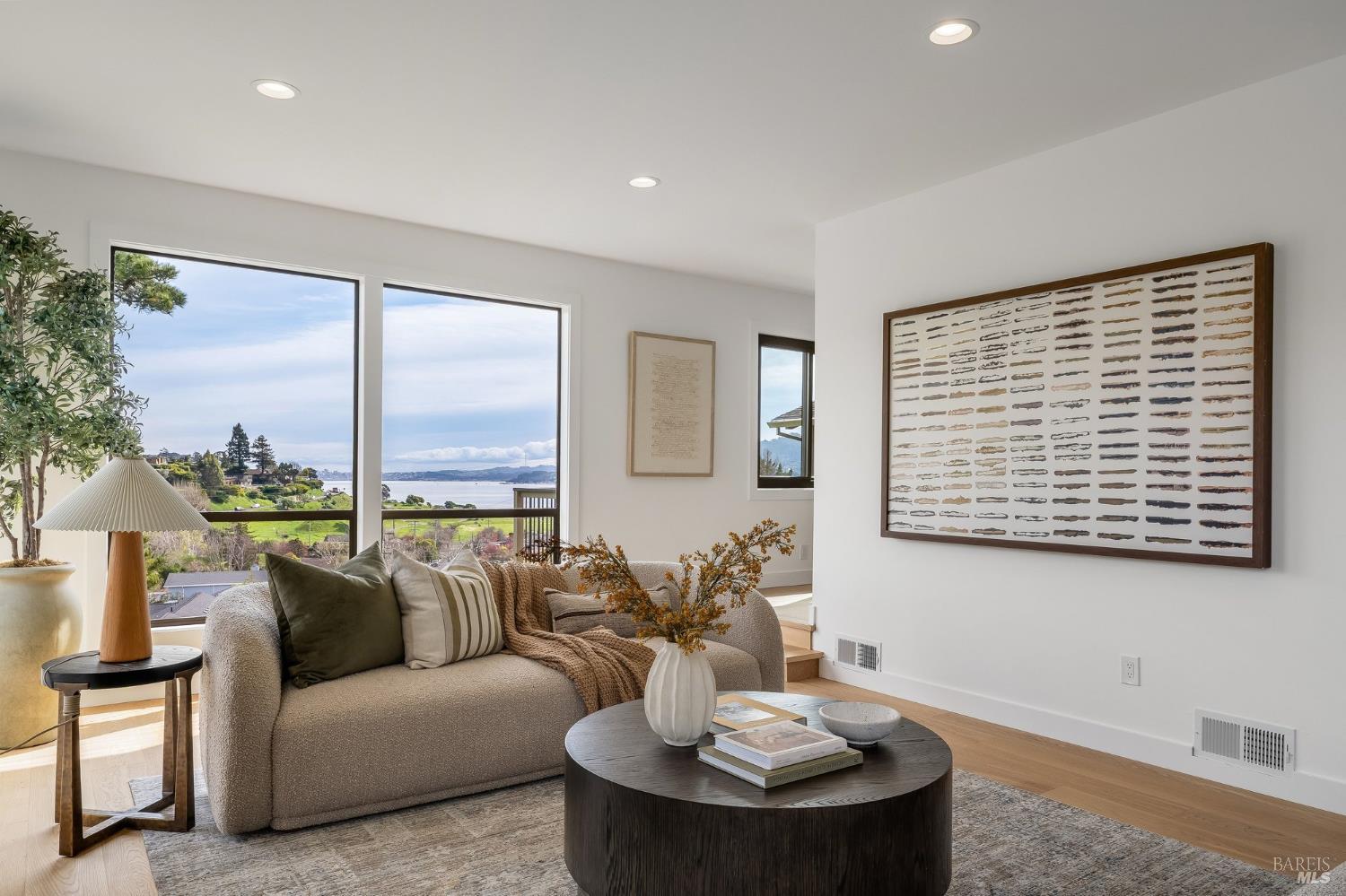 Panoramic views and refined living in Tiburon