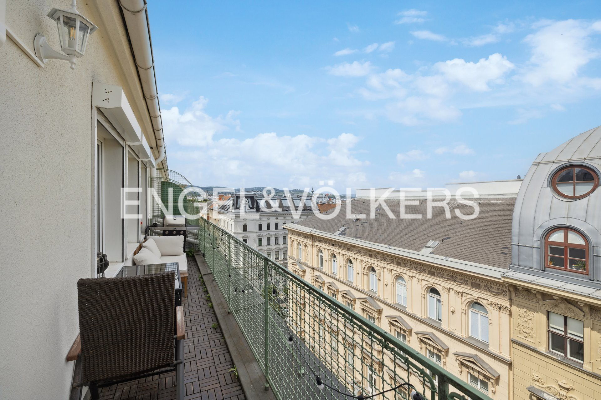 Rooftop flat near Votivkirche and first district of Vienna