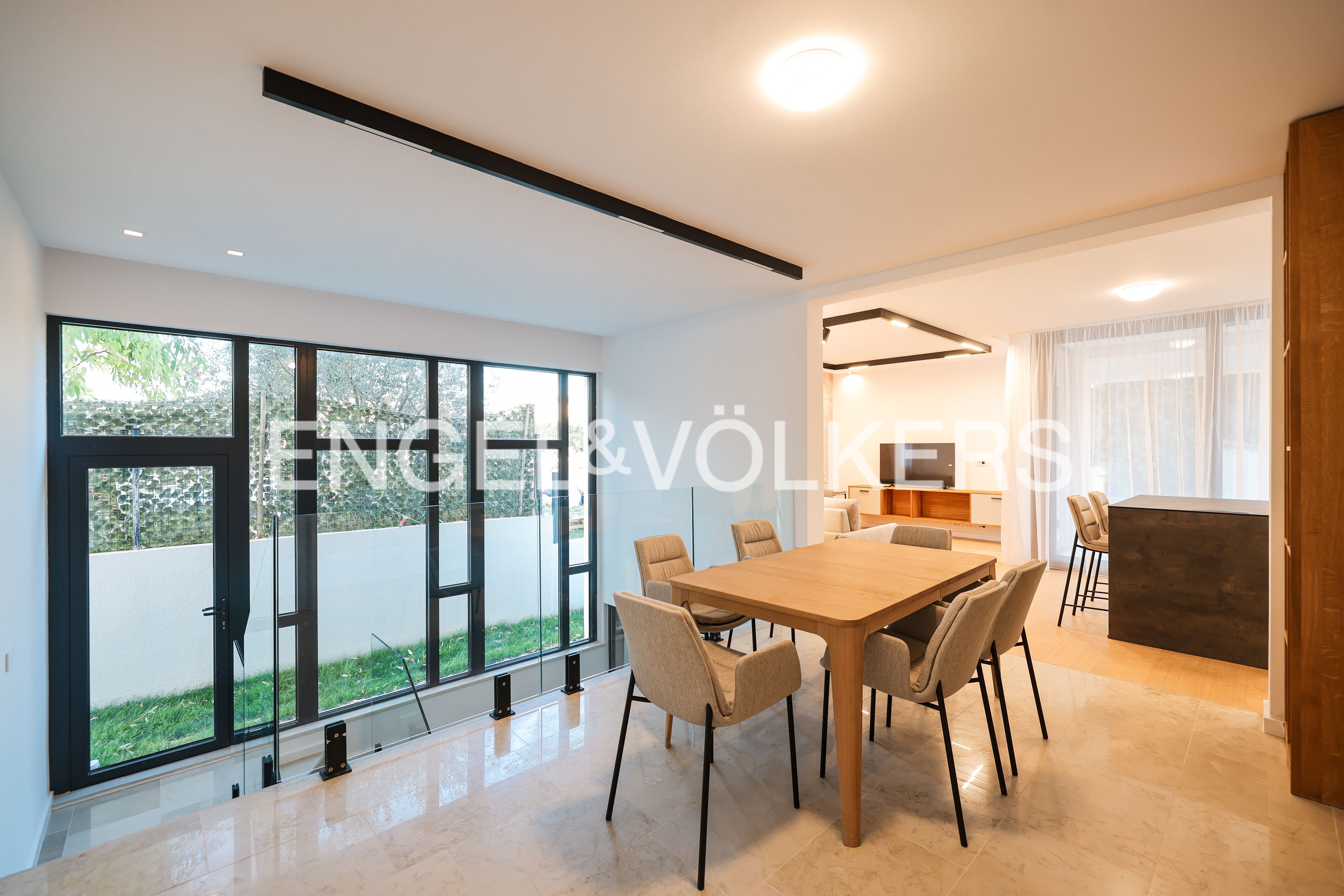 Furnished 3-Bedroom Seaside Ground-Floor Apartment