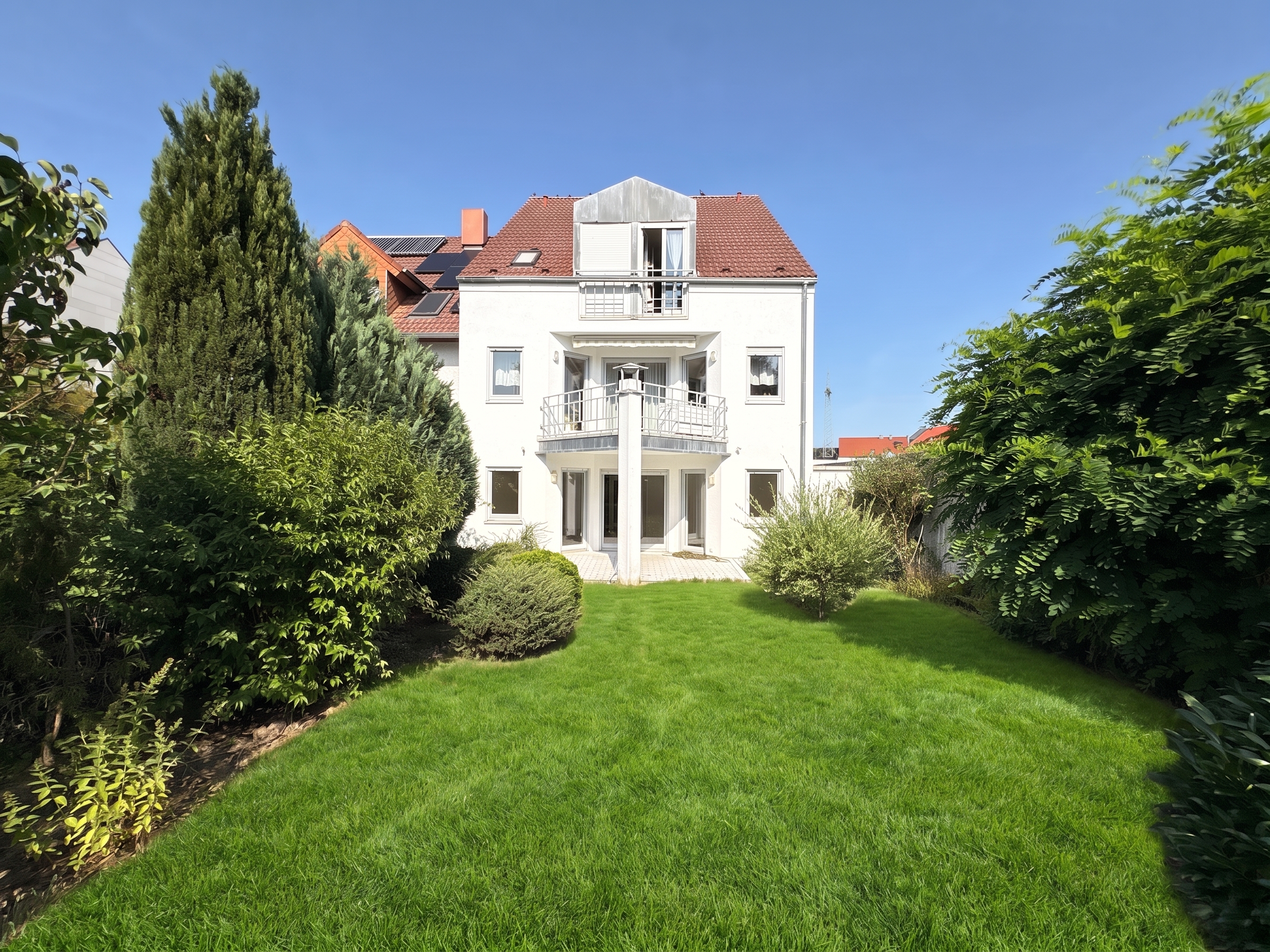 Modernisierte DHH mit Einliegerwohnung in Feldrandlage [AI-modified]