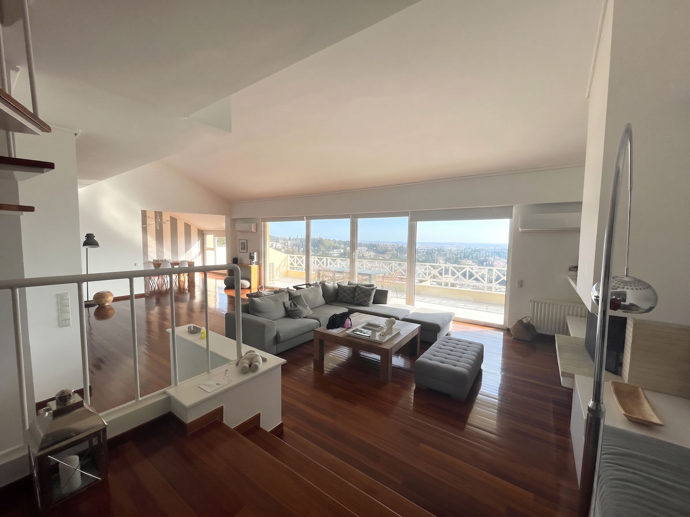 370 s.m., three-floor detached home with pool