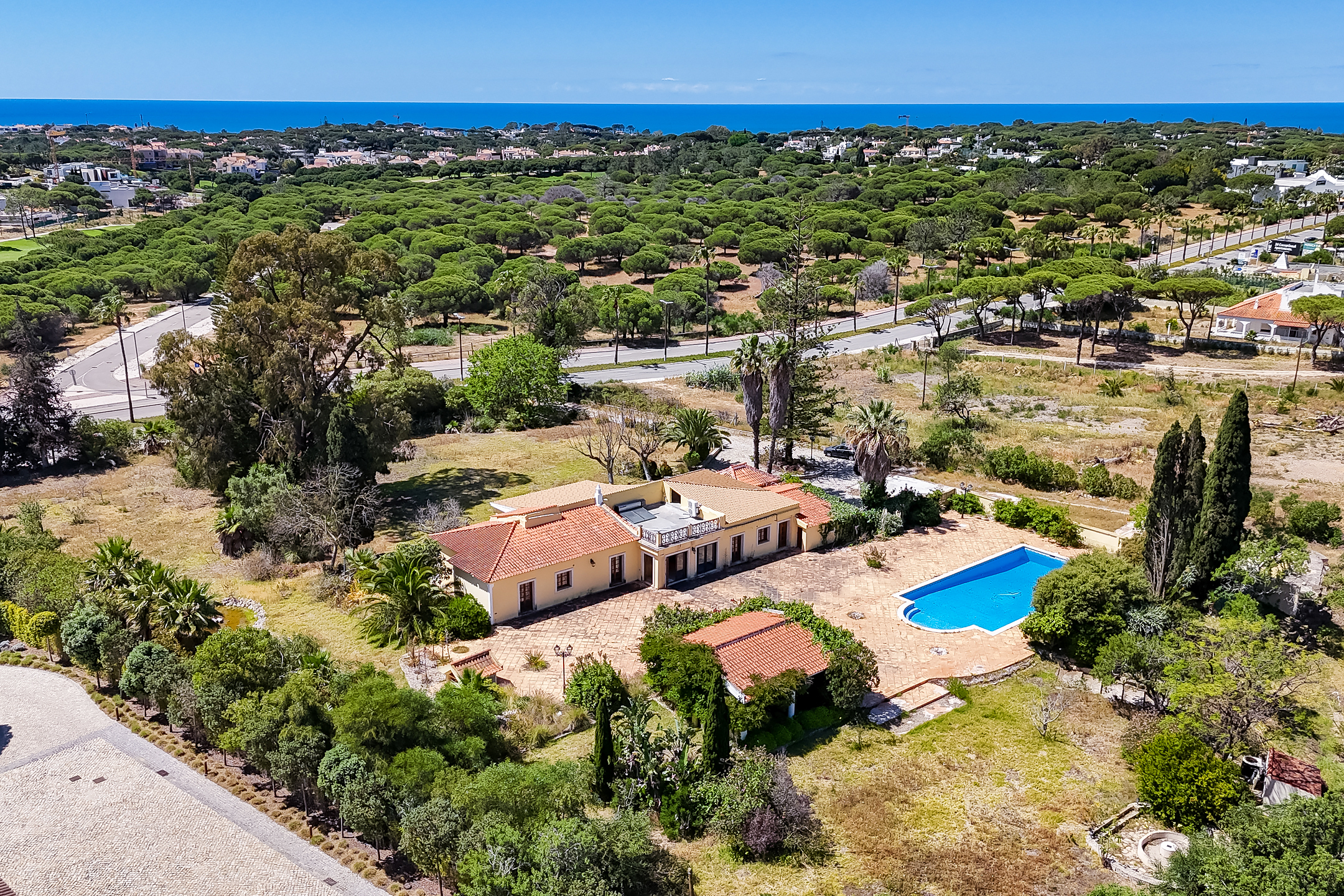 Traditional Villa to Renovate on Private Plot with Mountain Views and Close to the Beach | Vale do Lobo