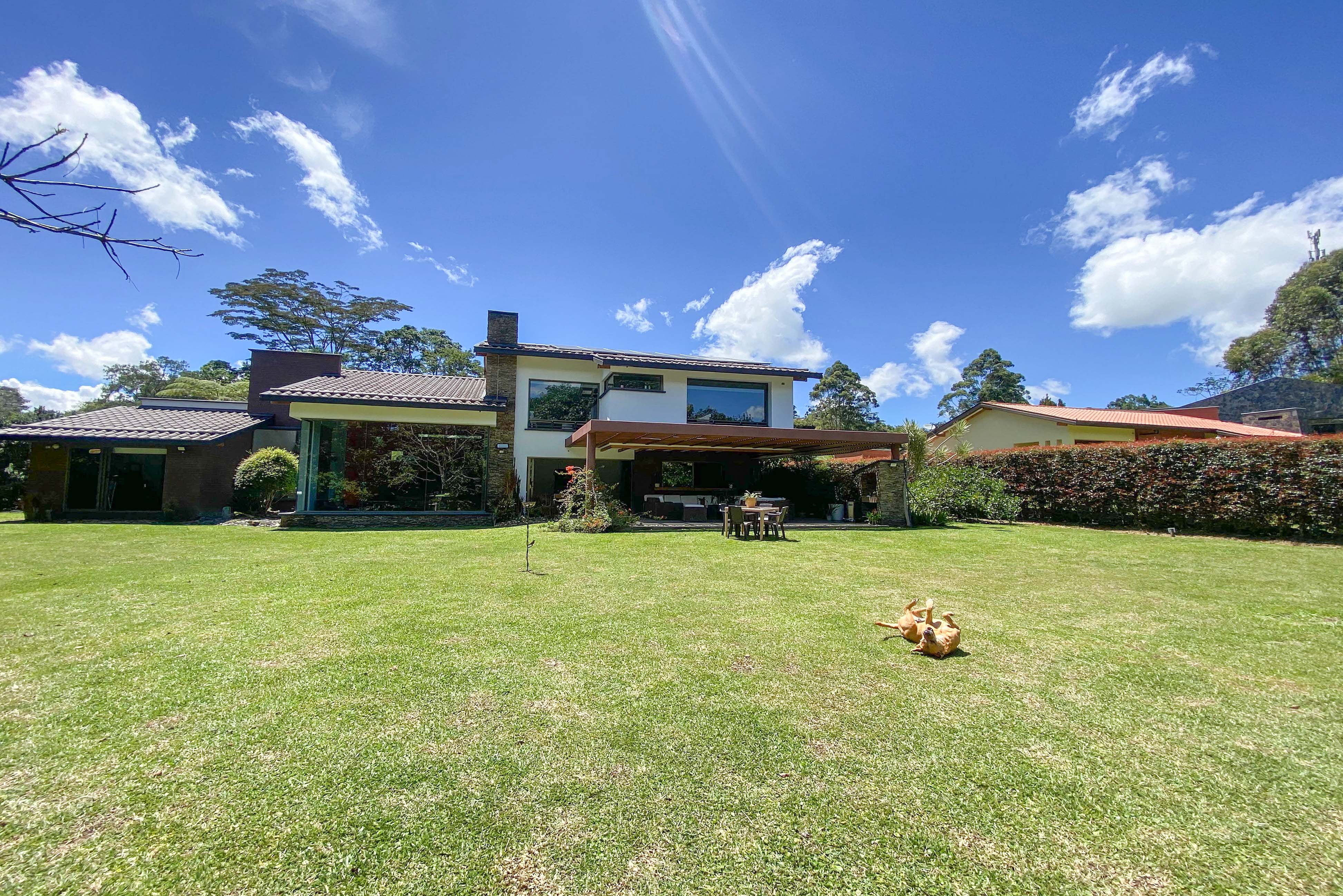 Casa campestre en parcelación para arriendo en San Antonio de Pereira