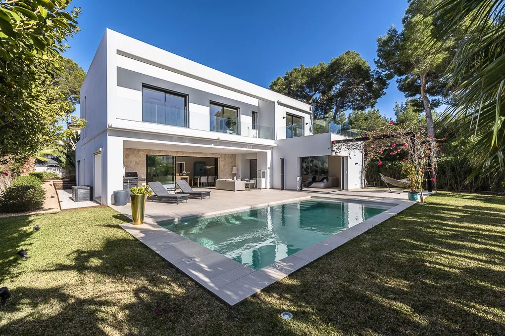 A dream by the beach!  Amazing  modern eco-quality villa in Palmanova