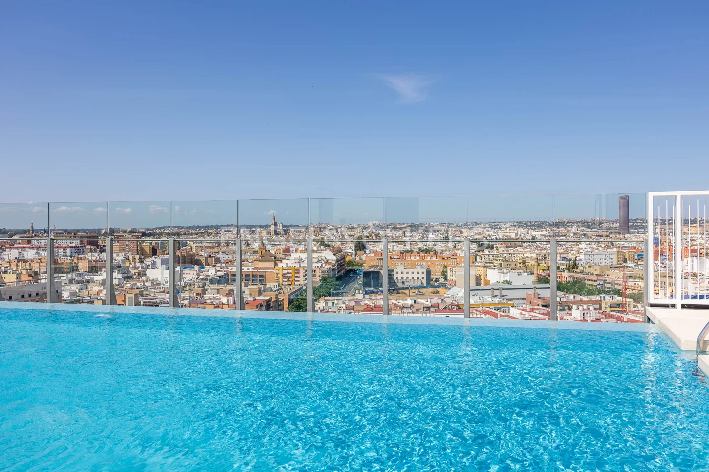 Bright flat with views of Seville city centre