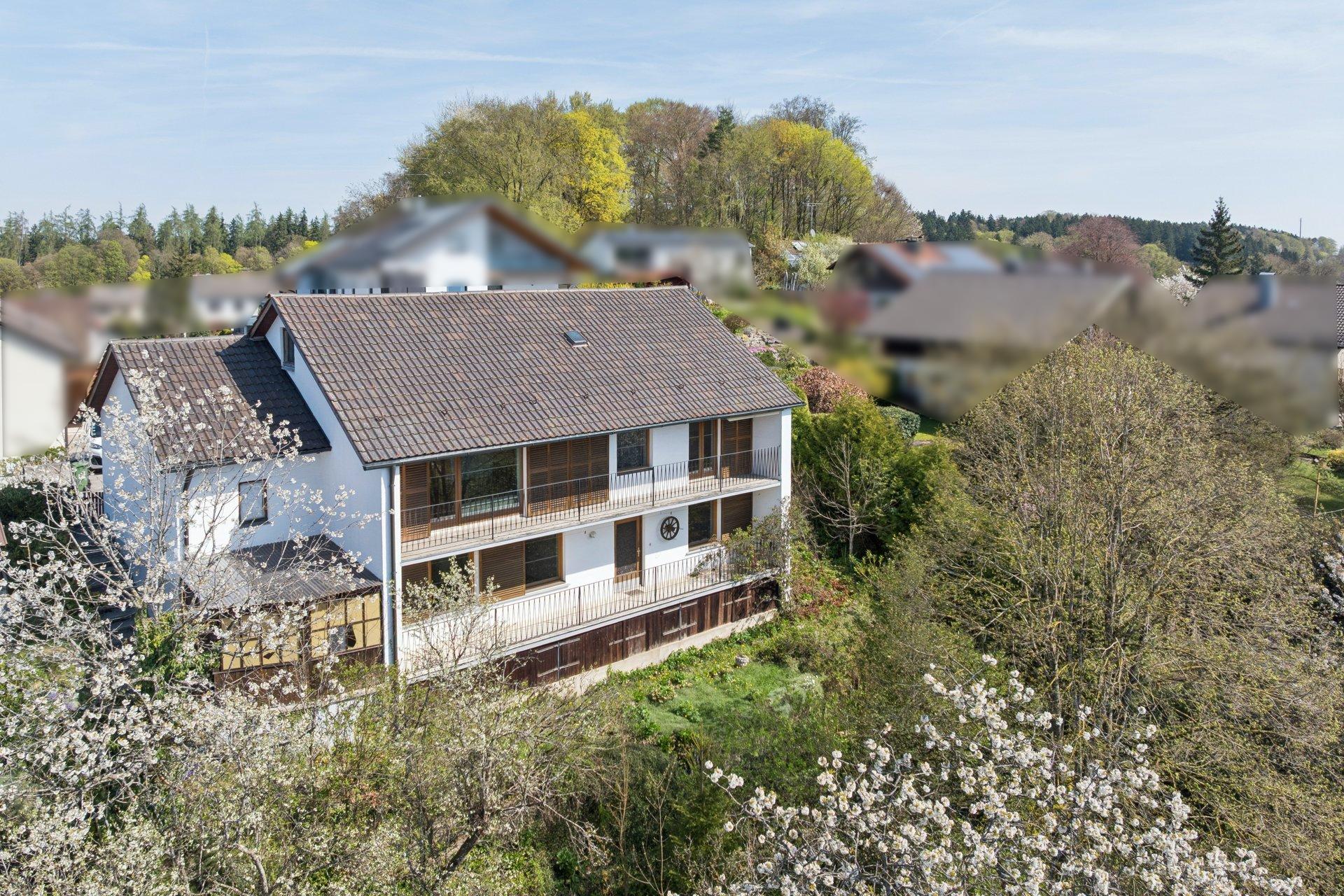 FAR-SIGHTED PROJECT: Detached house in a dream location with spectacular modernization potential