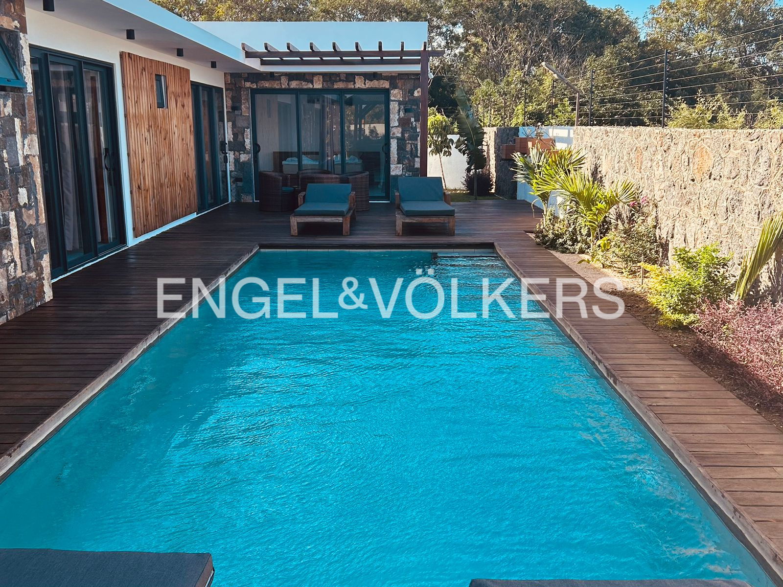 Charming Villa for Sale – Pereybere Modern Comfort | Private Pool | Peaceful Setting