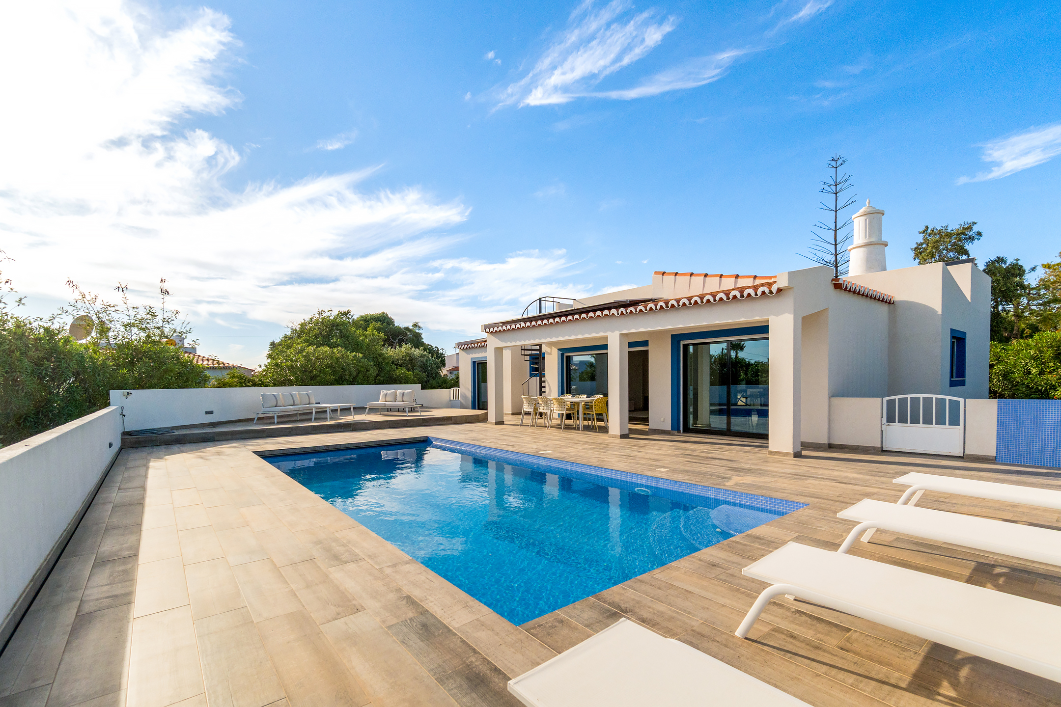 Stunning modern villa with pool, rooftop and ocean views