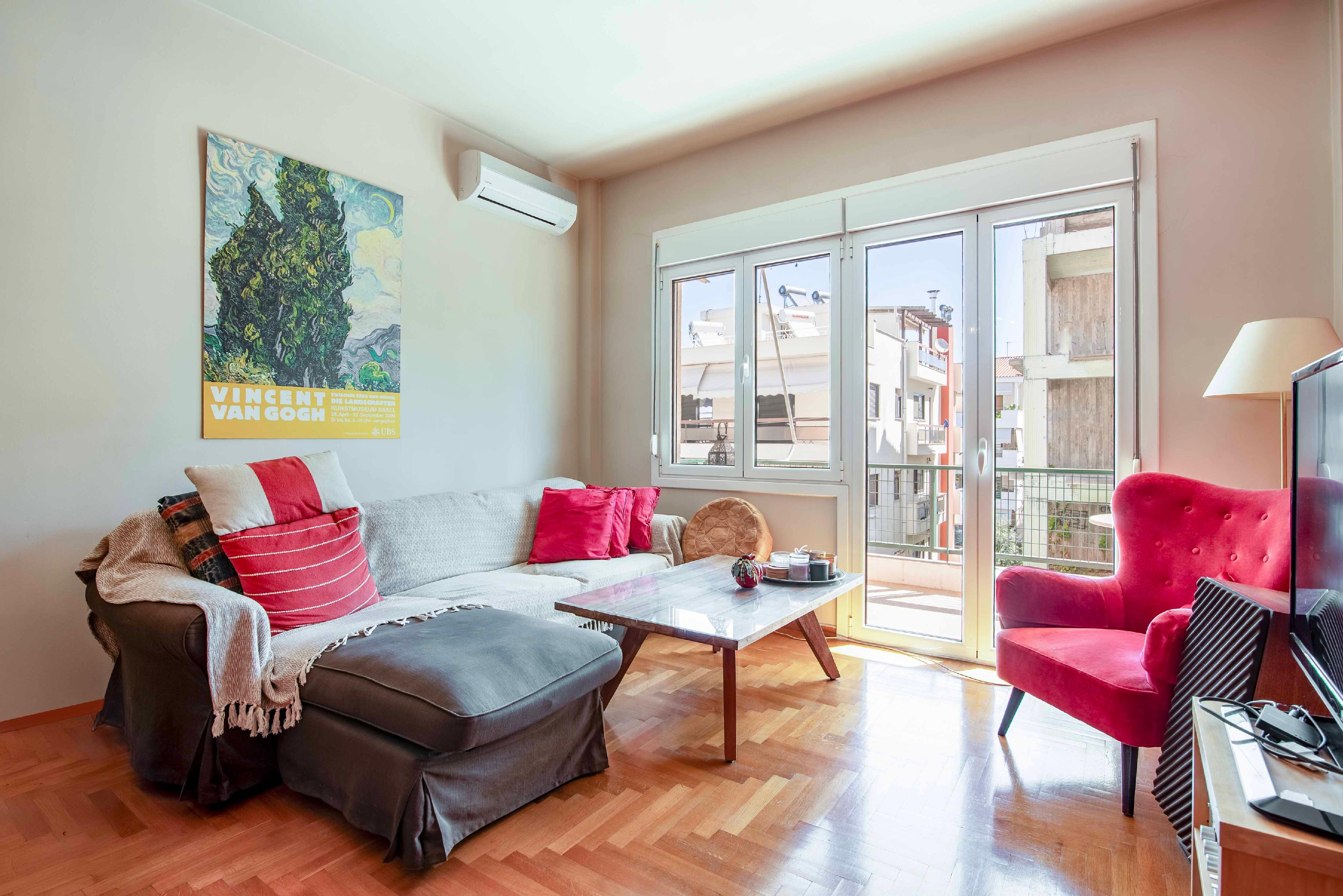 Bright 3rd floor apartment in the center of Cholargos