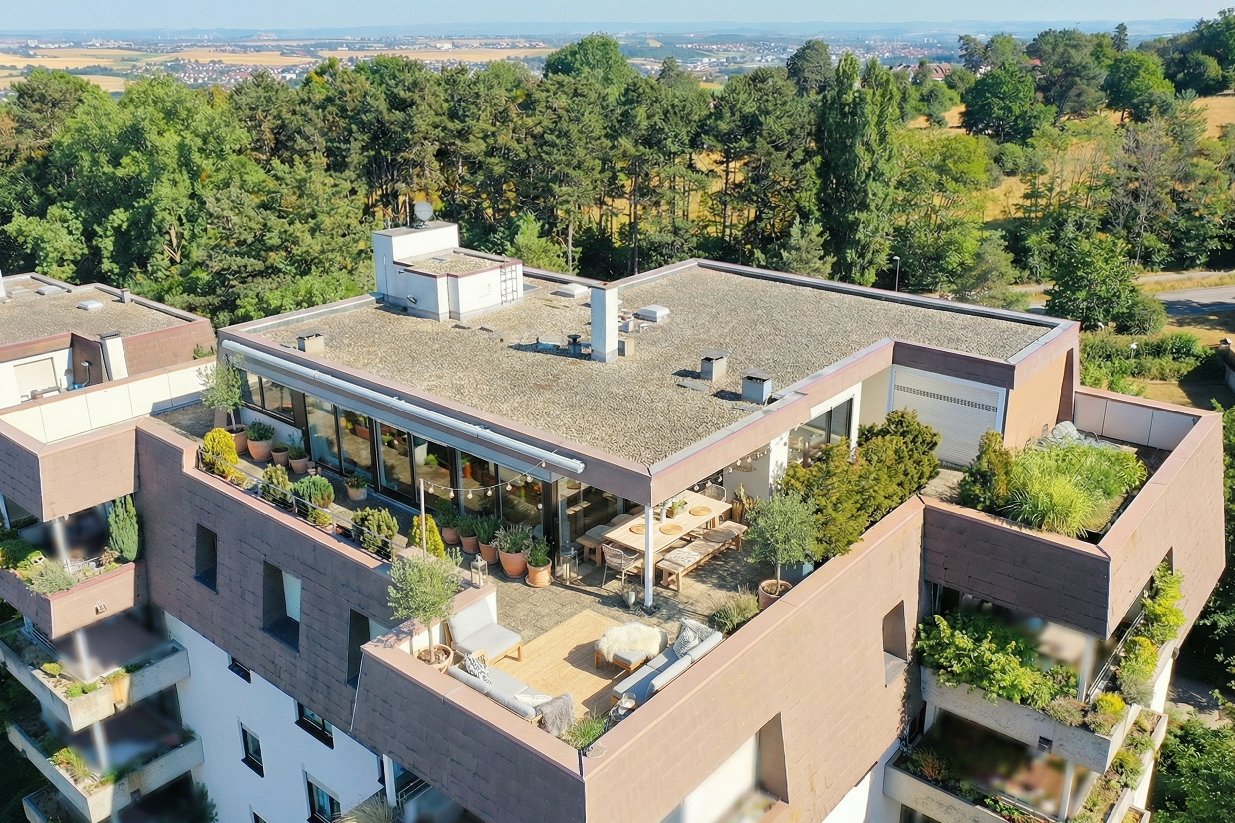 Wohnen der Extraklasse! Fantastisches Penthouse mit unglaublichem Ausblick, Fahrstuhl und riesiger Terrasse [AI-modified]
