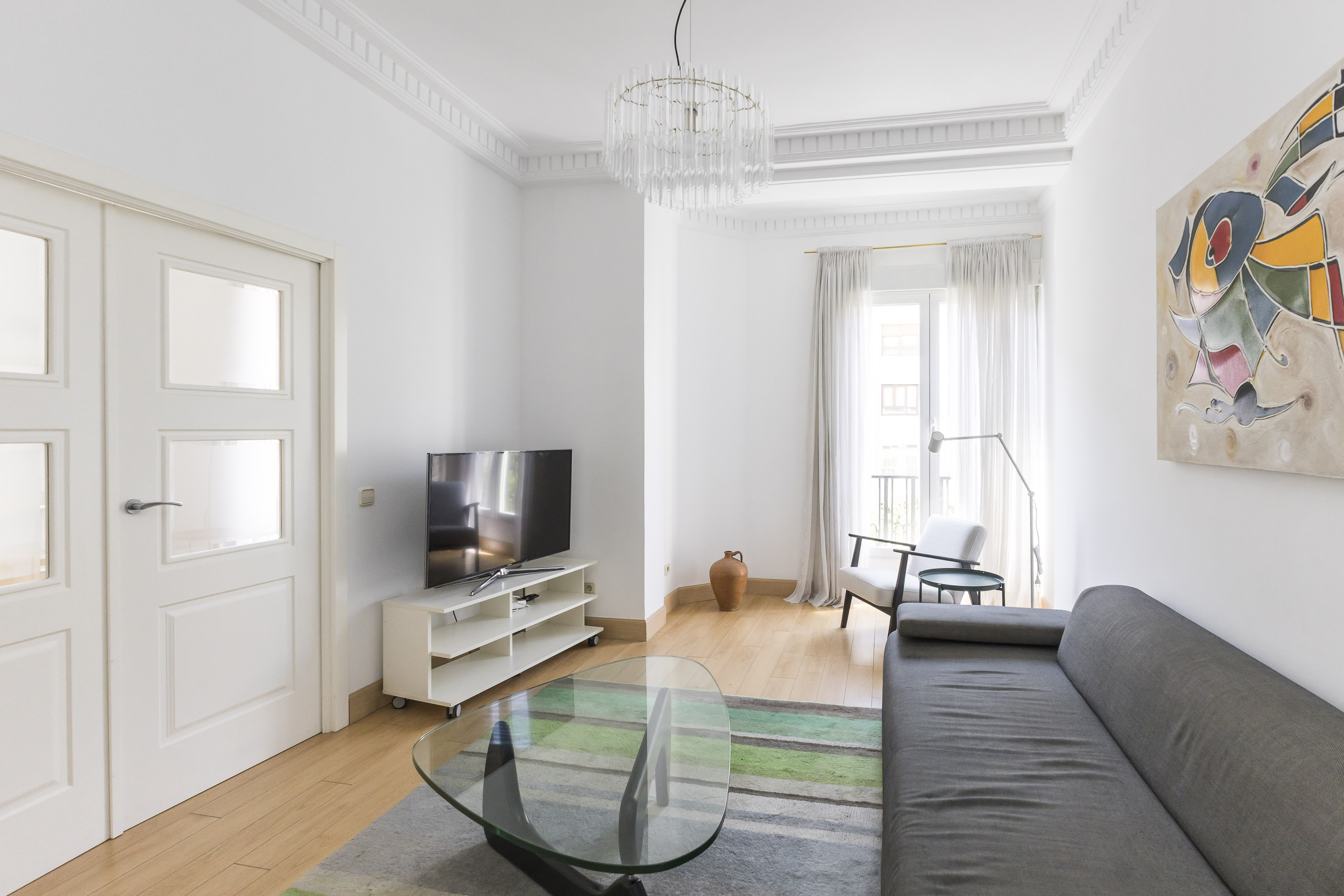 Bright apartment on O'Donnell St. next to Retiro ParK