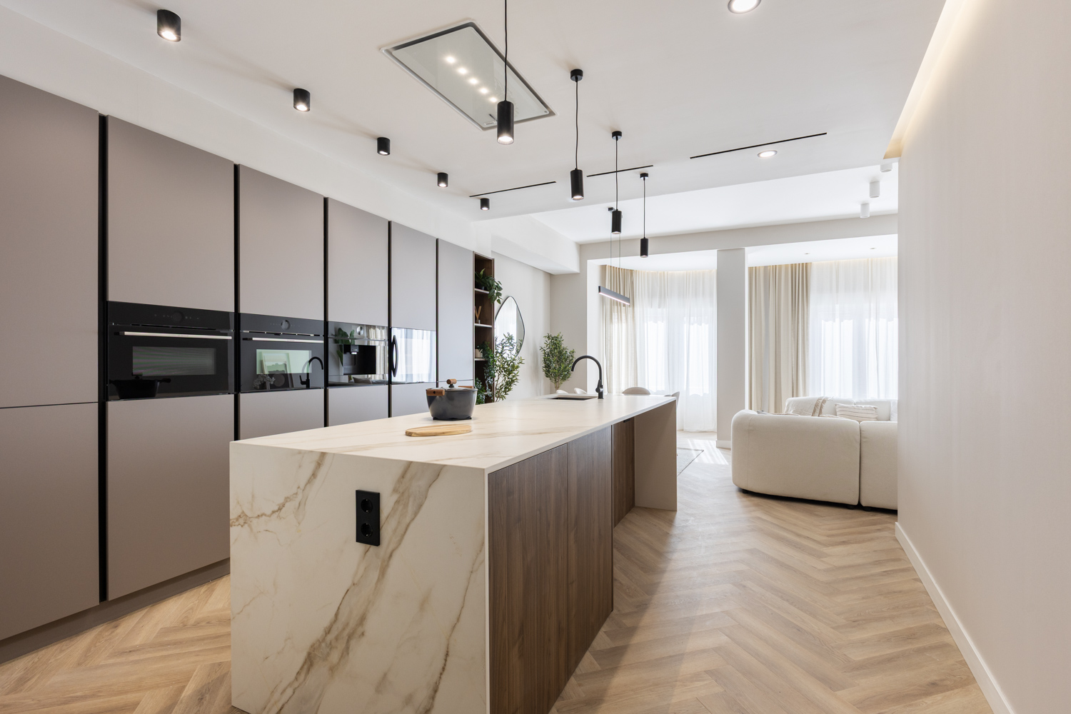 Exclusive newly renovated apartment in Eixample