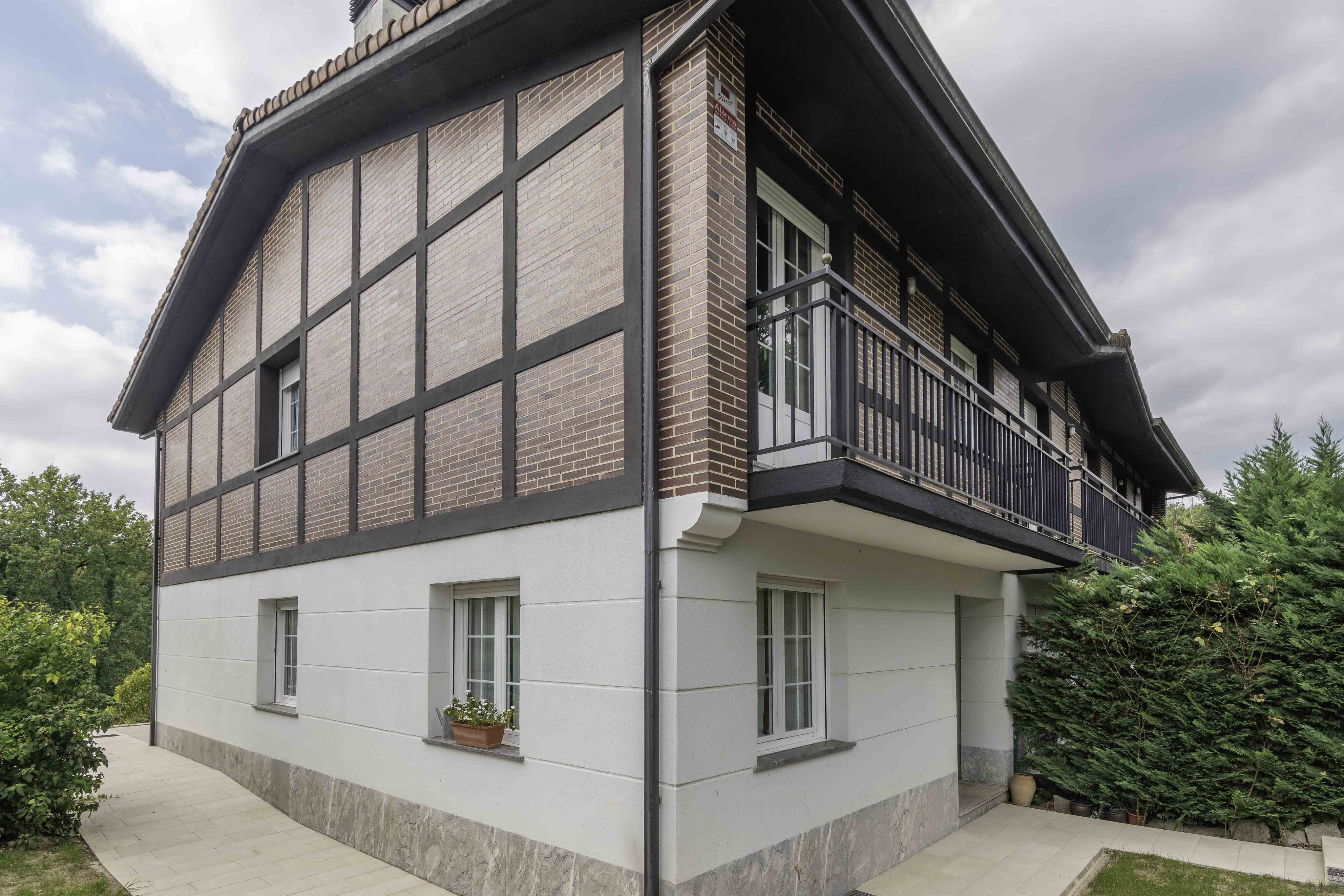 Elegant house with private garden, terrace, and green views in Amorebieta.
