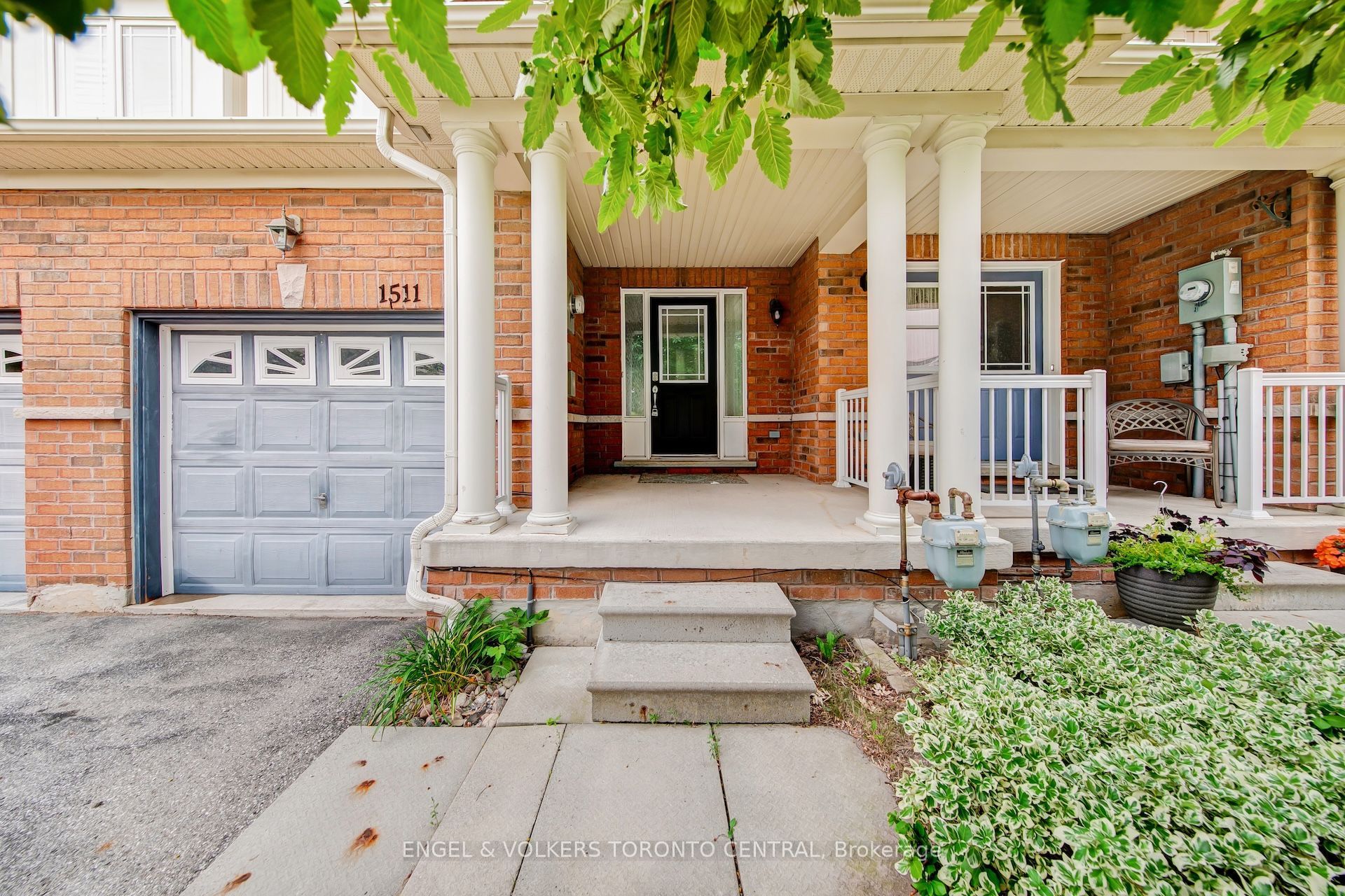 Stunning Turnkey Freehold Townhome