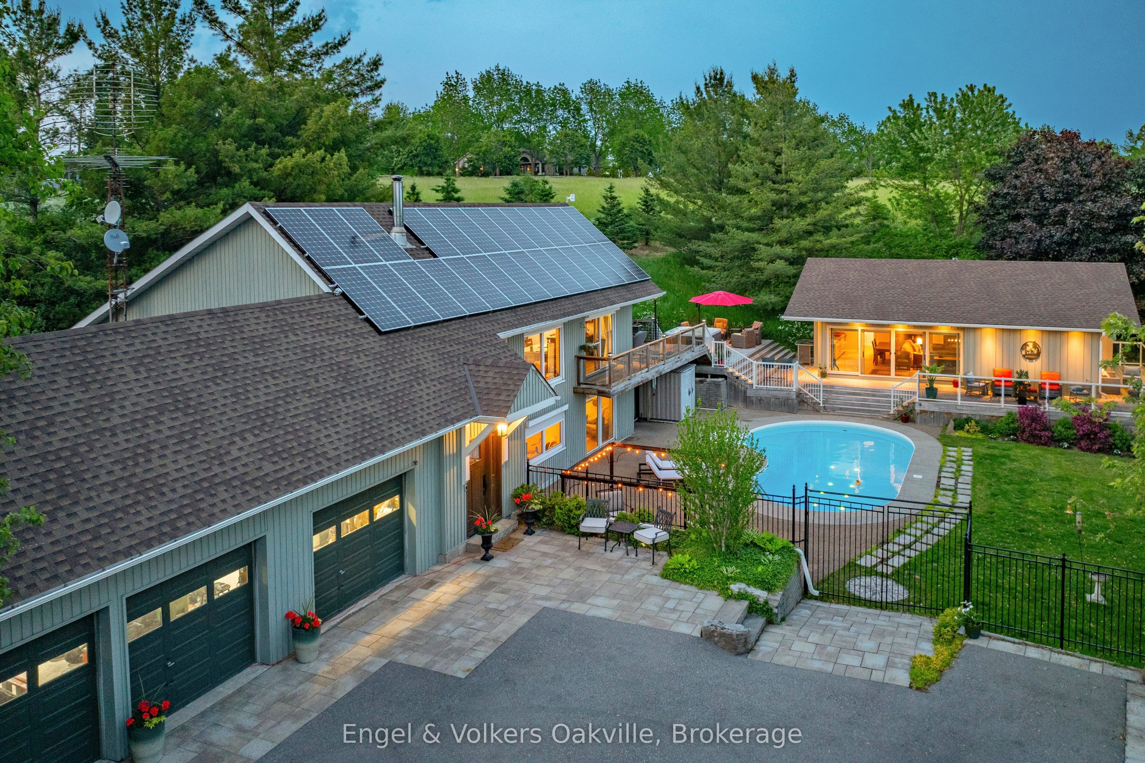 Luxury Country Retreat on Over an Acre of Land