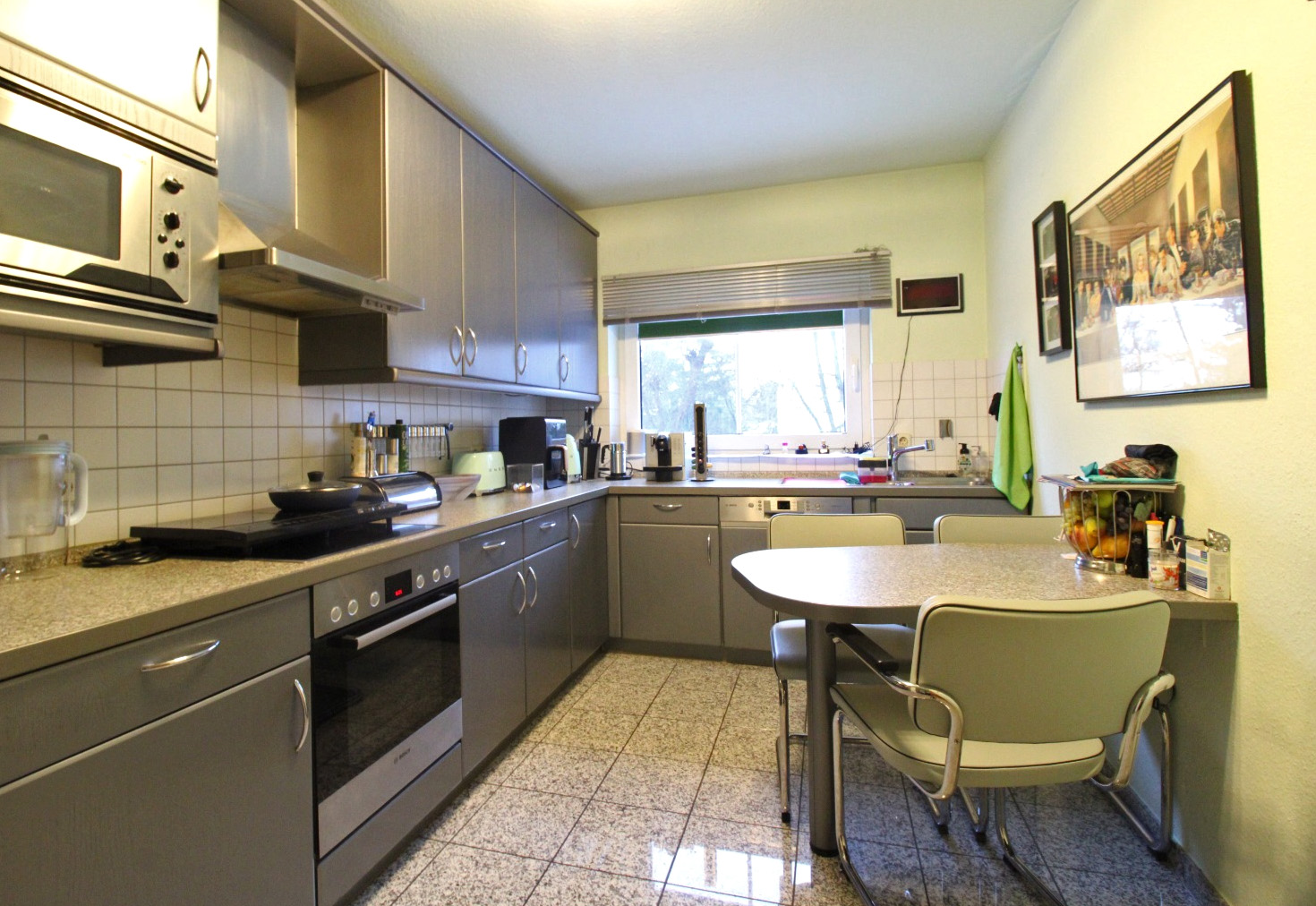 Kassel-Nordhausen: 130qm, Garage, Fußbodenheizung, ruhige 4 Zimmer Wohnung mit Terrasse und Blick ins Grüne, sofort bezugsbereit