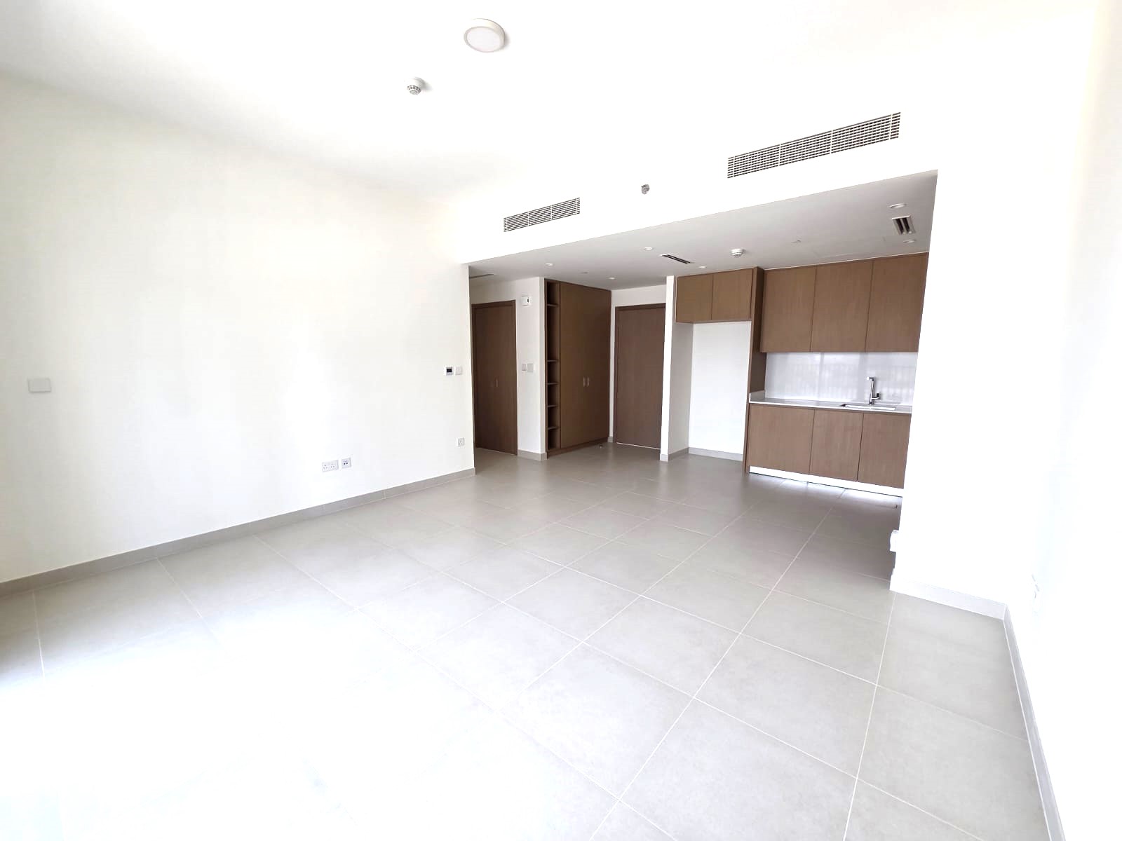 EXCLUSIVE | Brand New | Chiller Free | Vacant