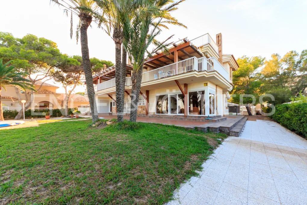 Great seafront property in Punta Prima