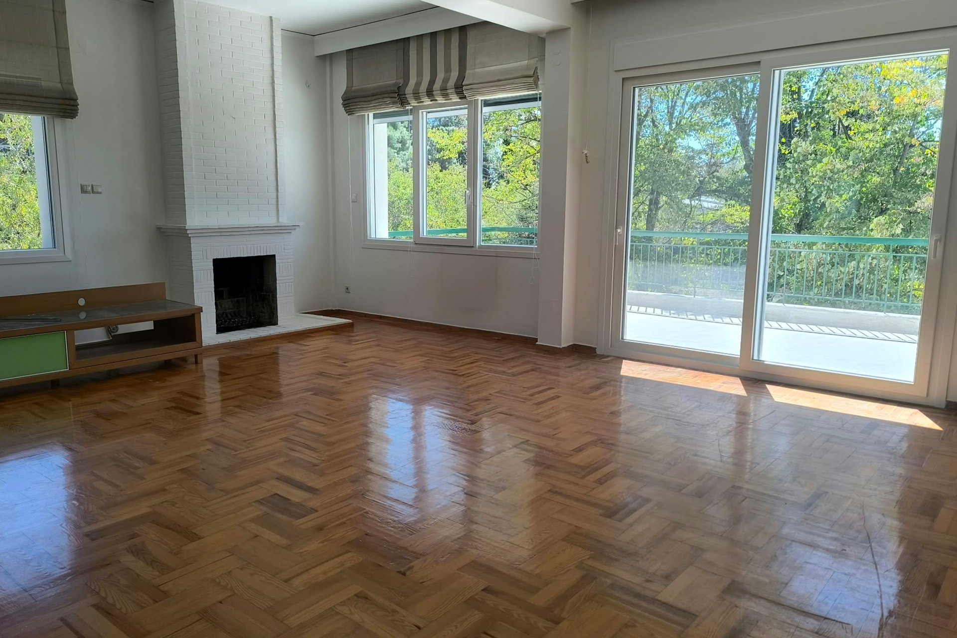Renovated 200 sq.m. penthouse with garden in Panorama