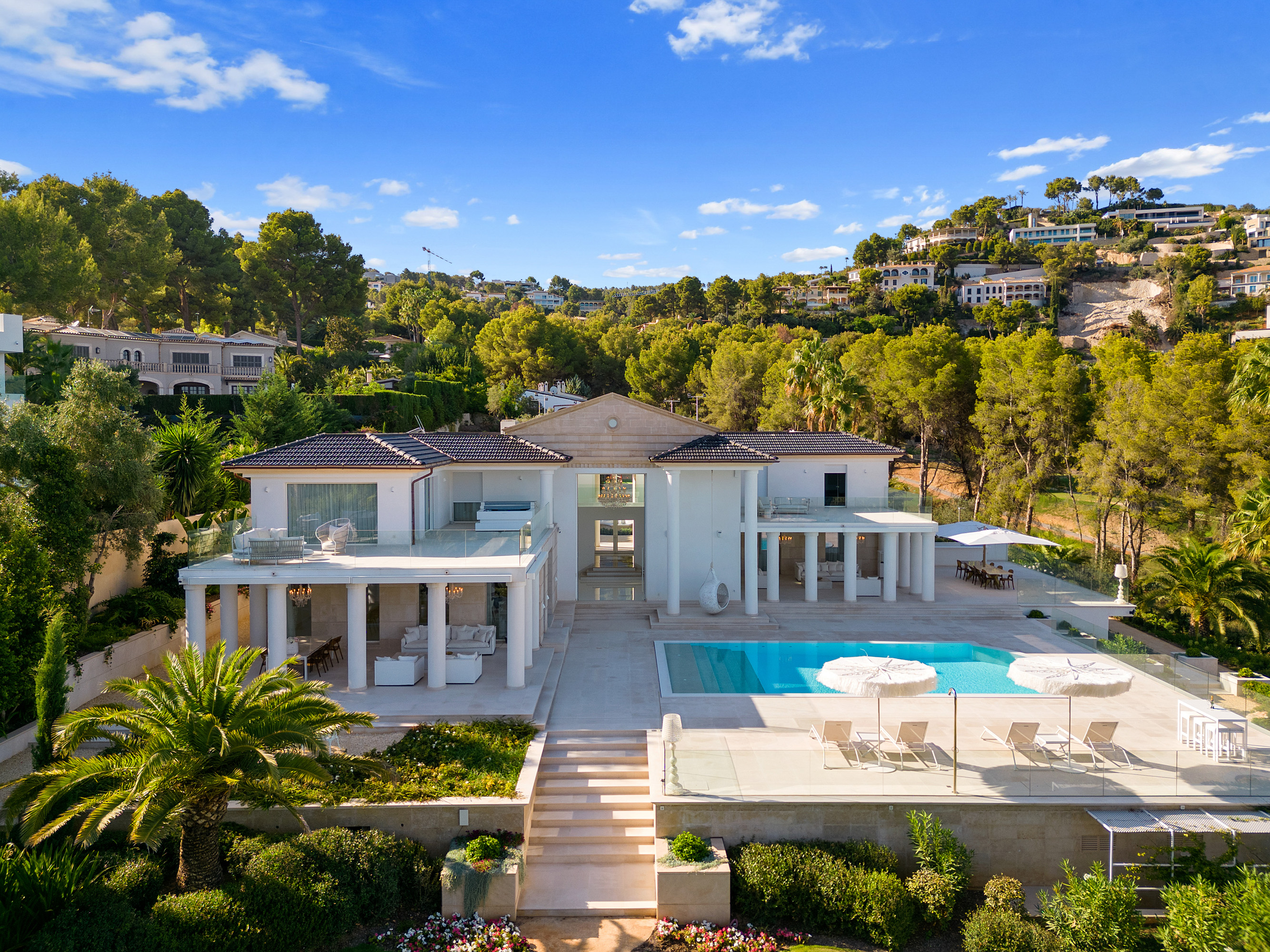Impresionante villa de diseño neoclásico en Son Vida