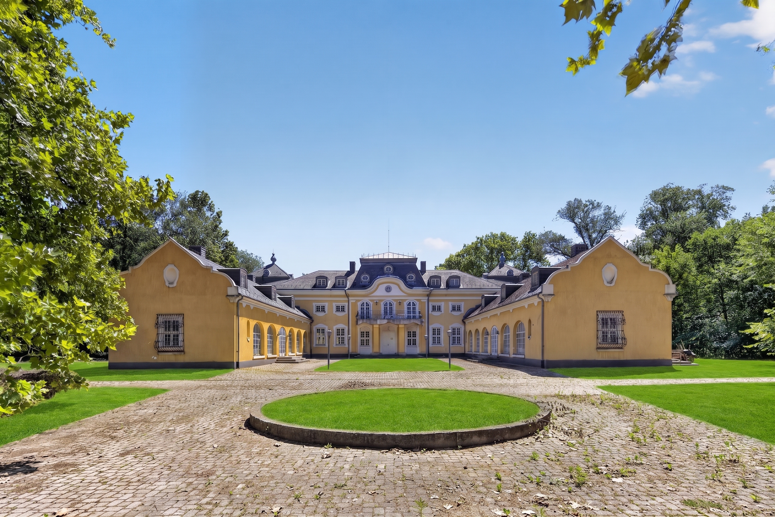 Exclusive historic castle with thermal well and ancient-tree park