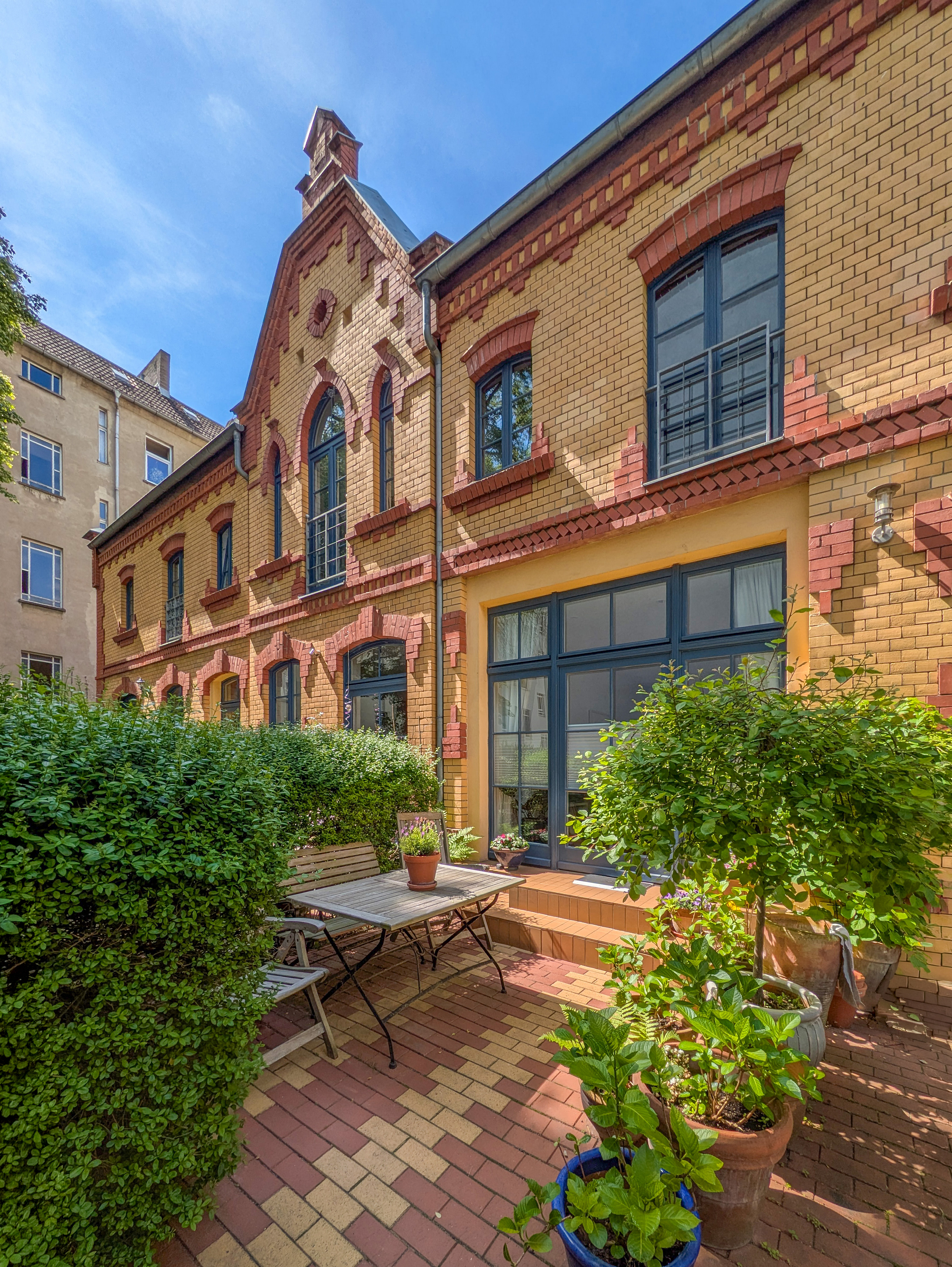 Special home feeling: Converted coach house in Florakiez