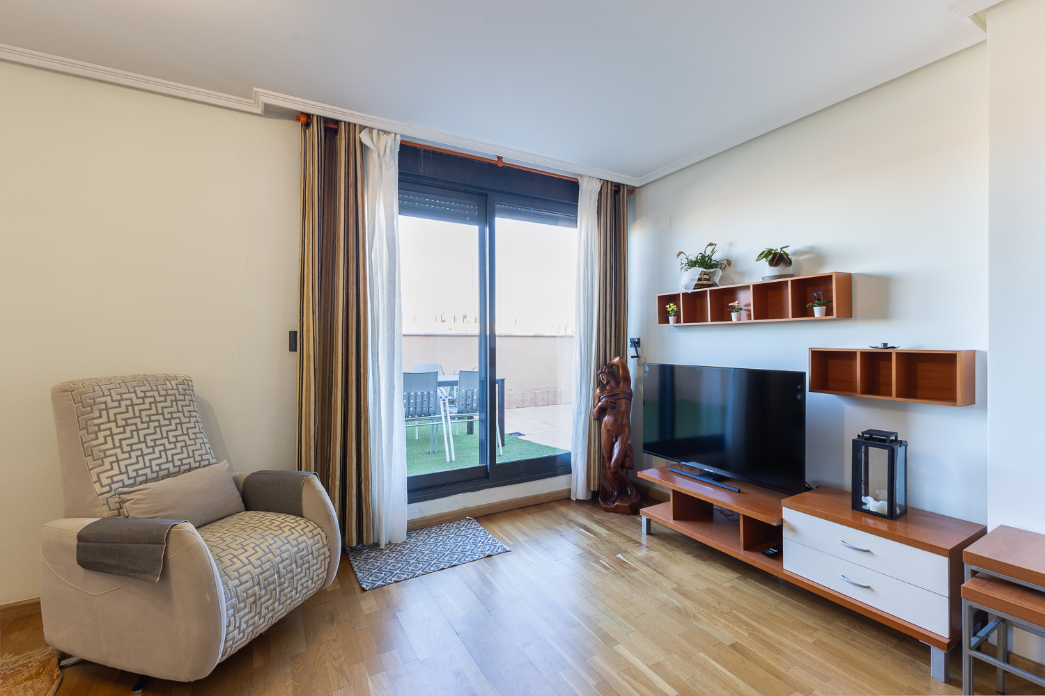Penthouse with Large Terrace and Views of Avenida de Francia