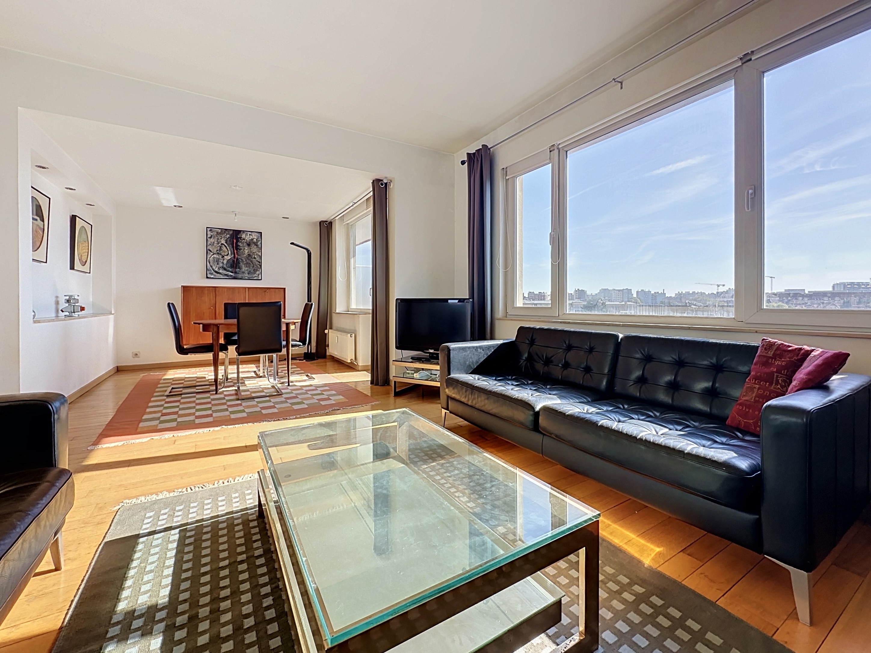 Lumineux appartement 2 chambres avec terrasse et garage