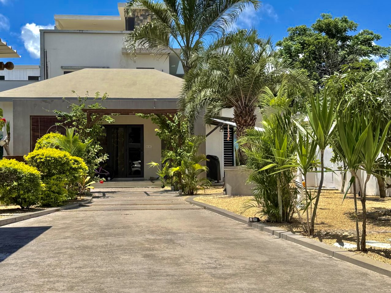 Spacious 5-Bedroom Individual House for Sale — Reserved for Mauritian Citizens