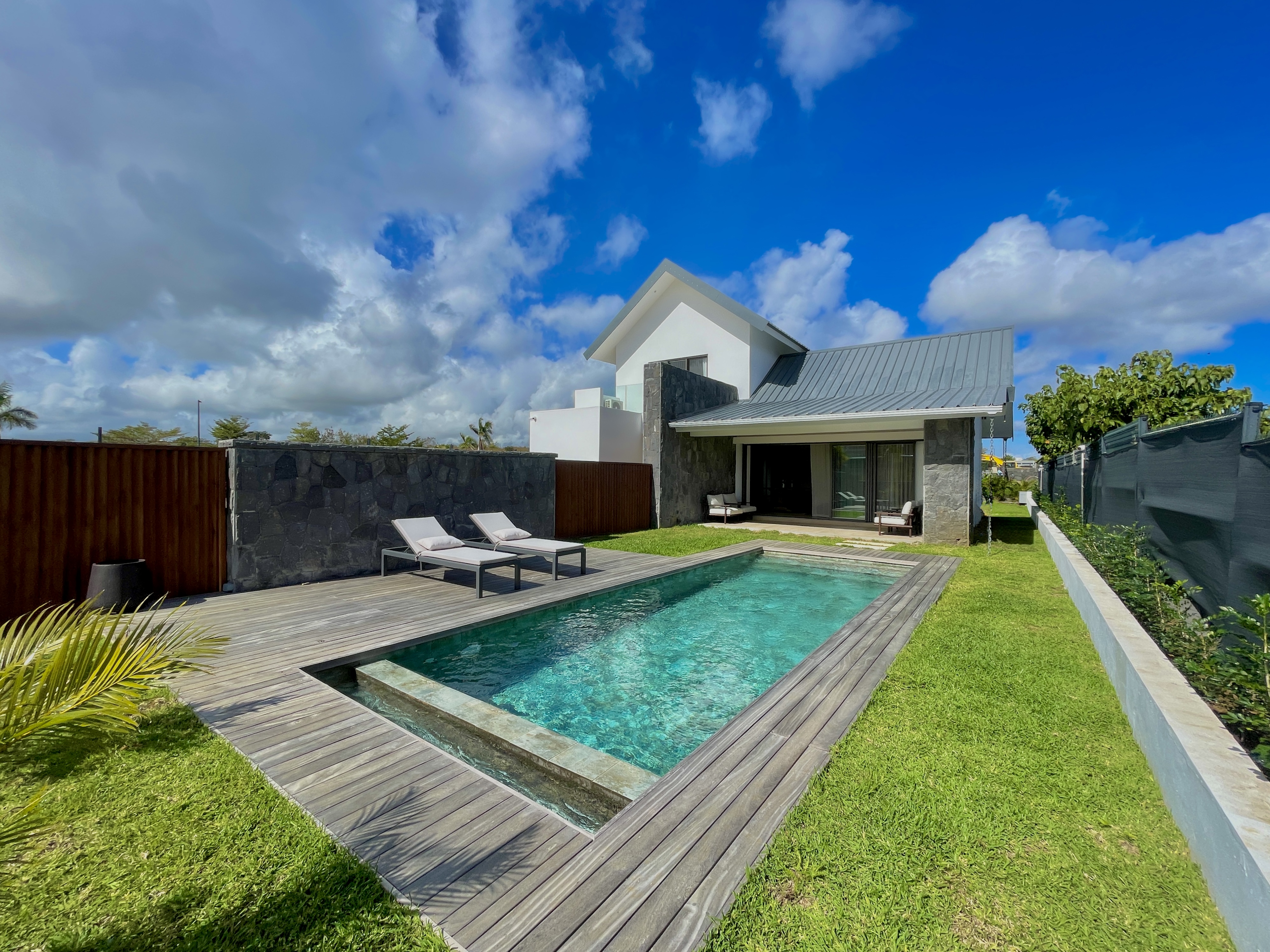 Art de vivre contemporain à Mont Choisy – Villa 3 chambres avec piscine