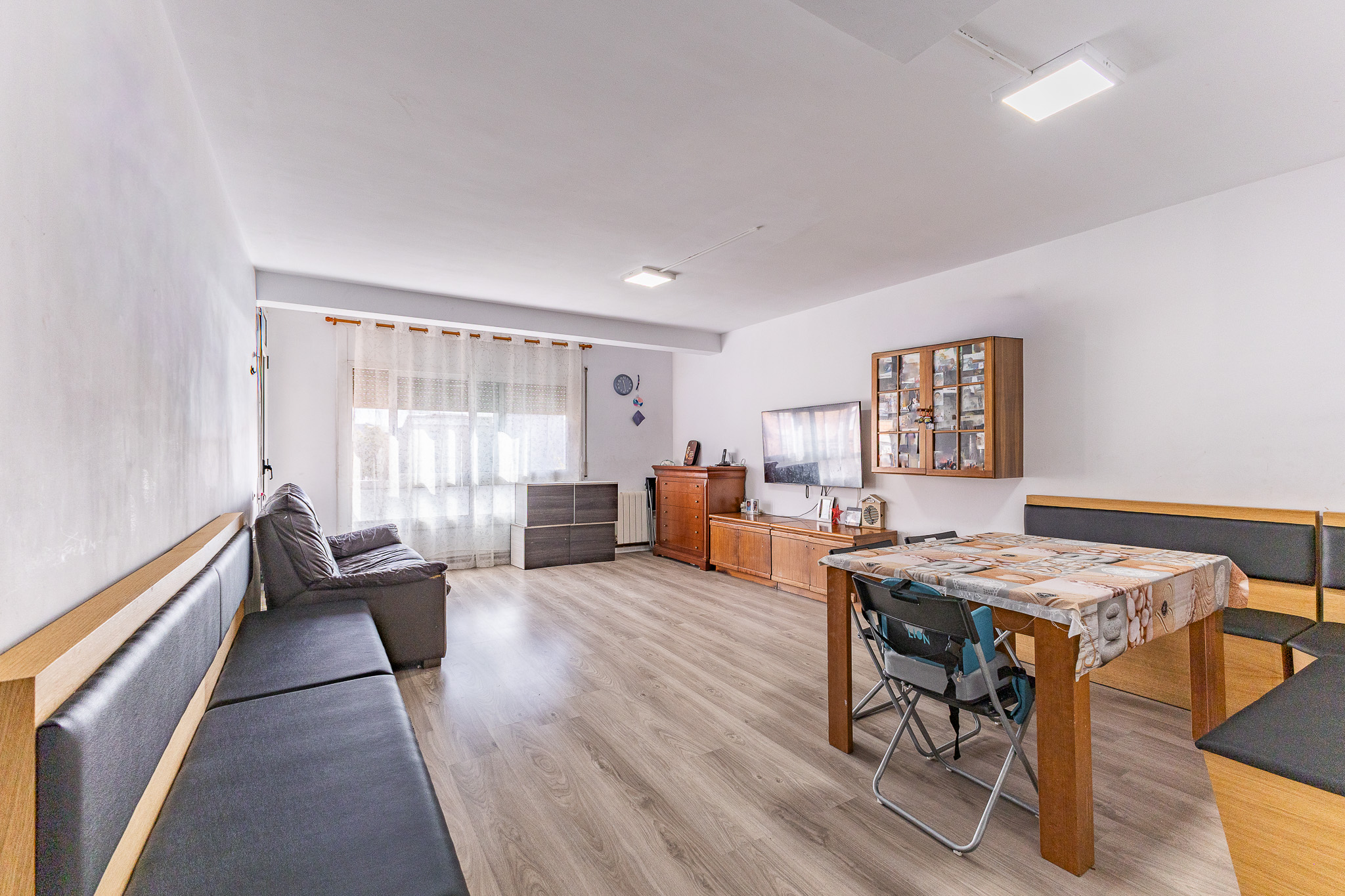 Very bright corner apartment