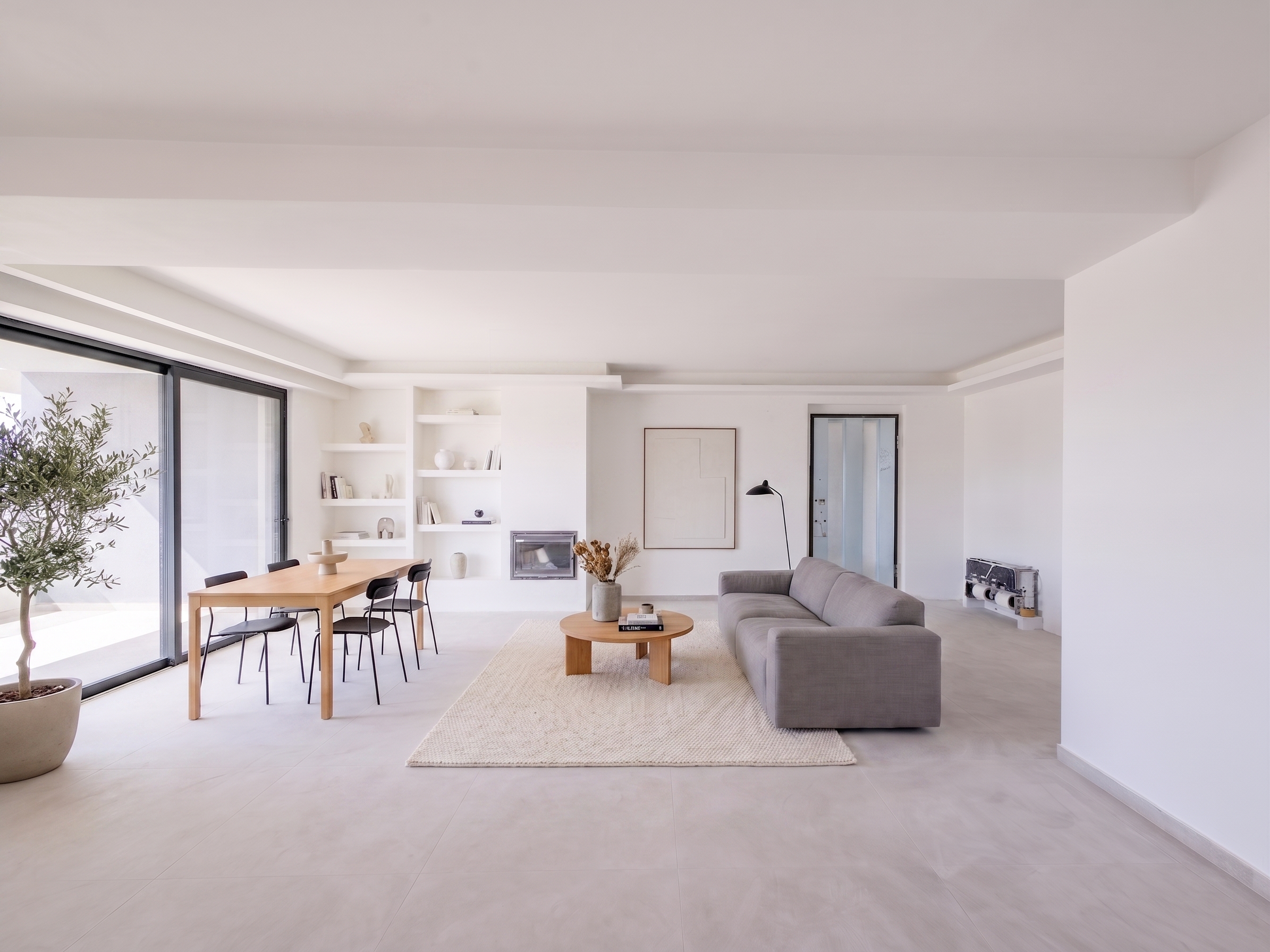 Bright 127 sq.m. apartment with unobstructed sea and mountain views