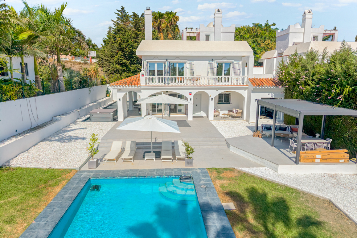 5-bedroom villa with panoramic sea views in Bel-Air, Estepona