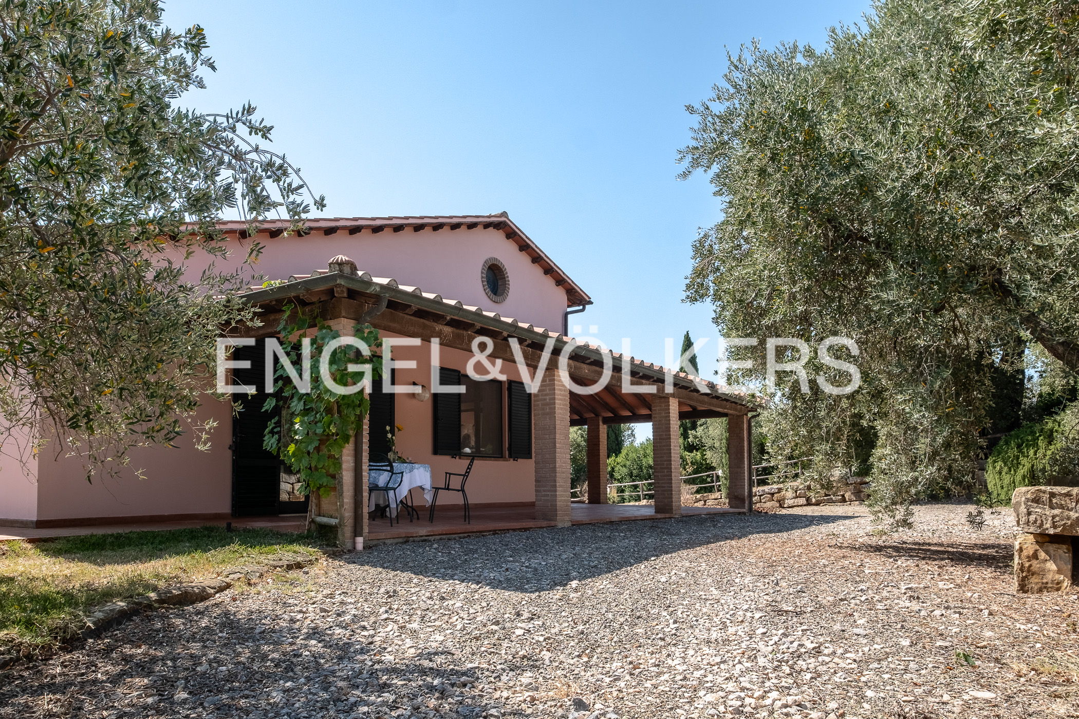 Residential farmhouse and agricultural estate in Magliano in Toscana
