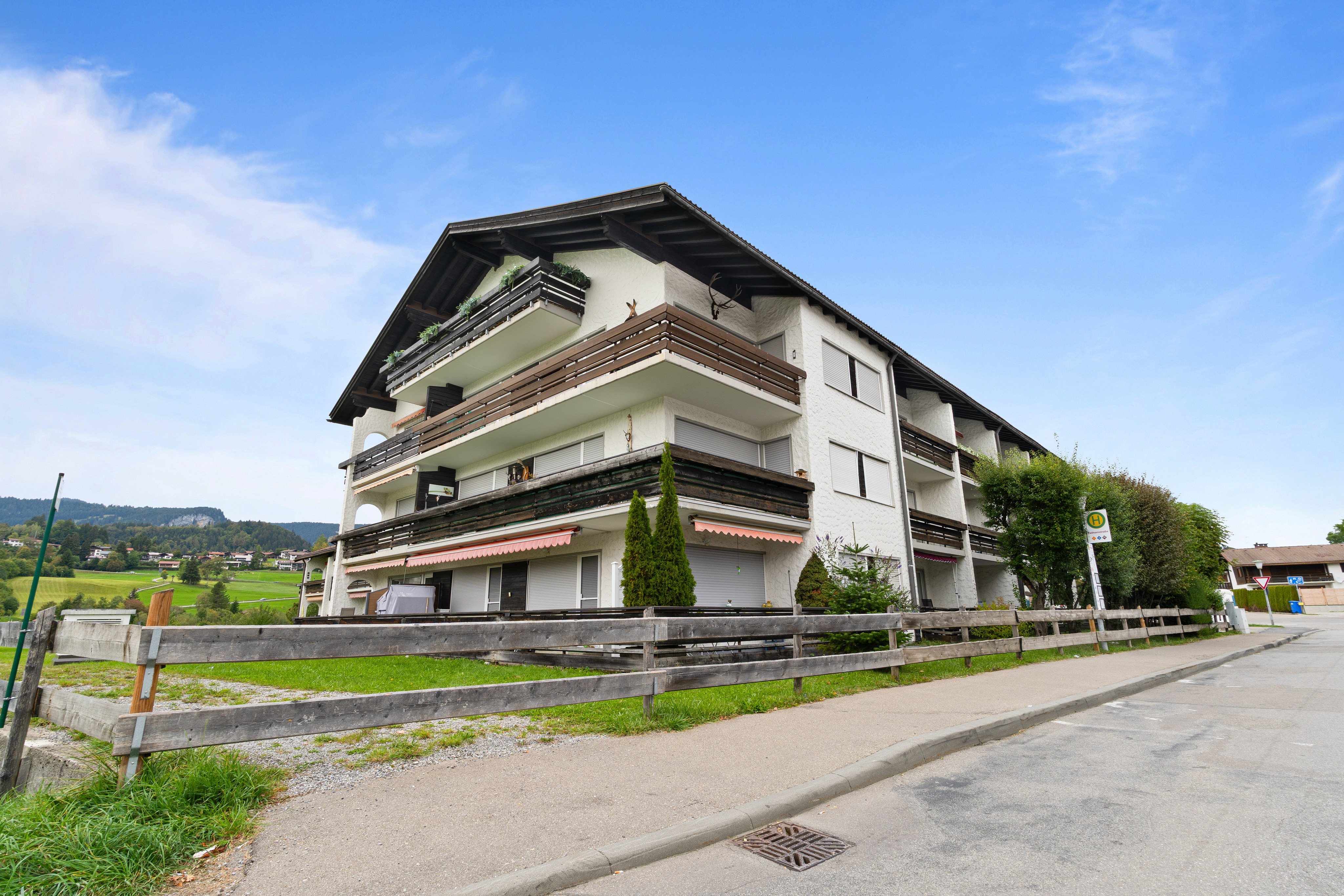 Gepflegtes Apartment mit Balkon und Bergblick