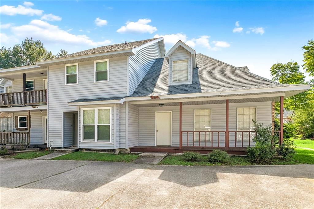 Charming 2BR Condo with Private Deck & Fireplace