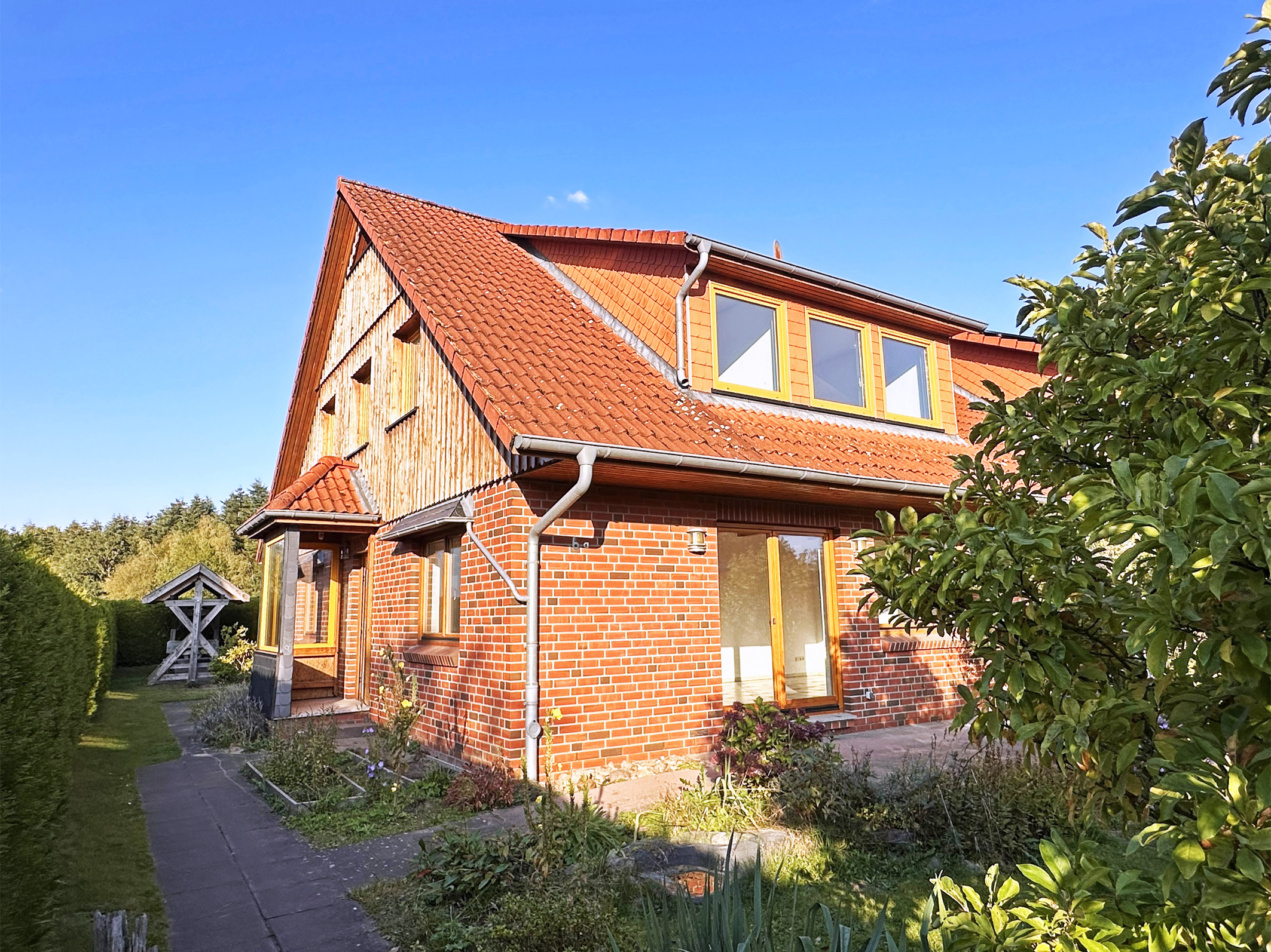 Ihr neues Zuhause - Familienfreundliche Doppelhaushälfte auf großzügigem Grundstück