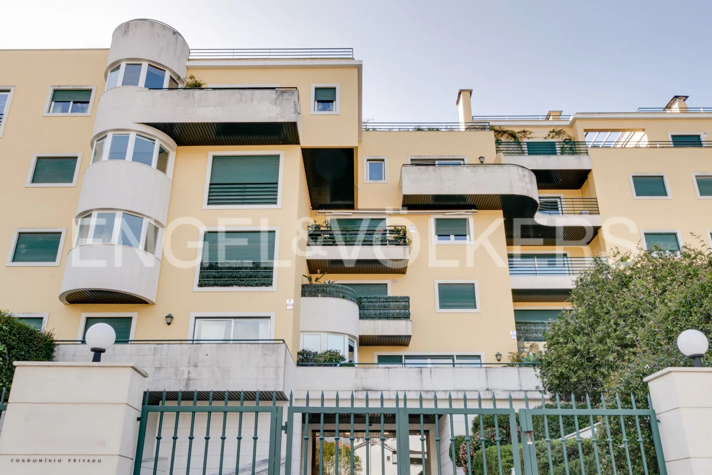 3-Bedroom Apartment | Monte Estoril