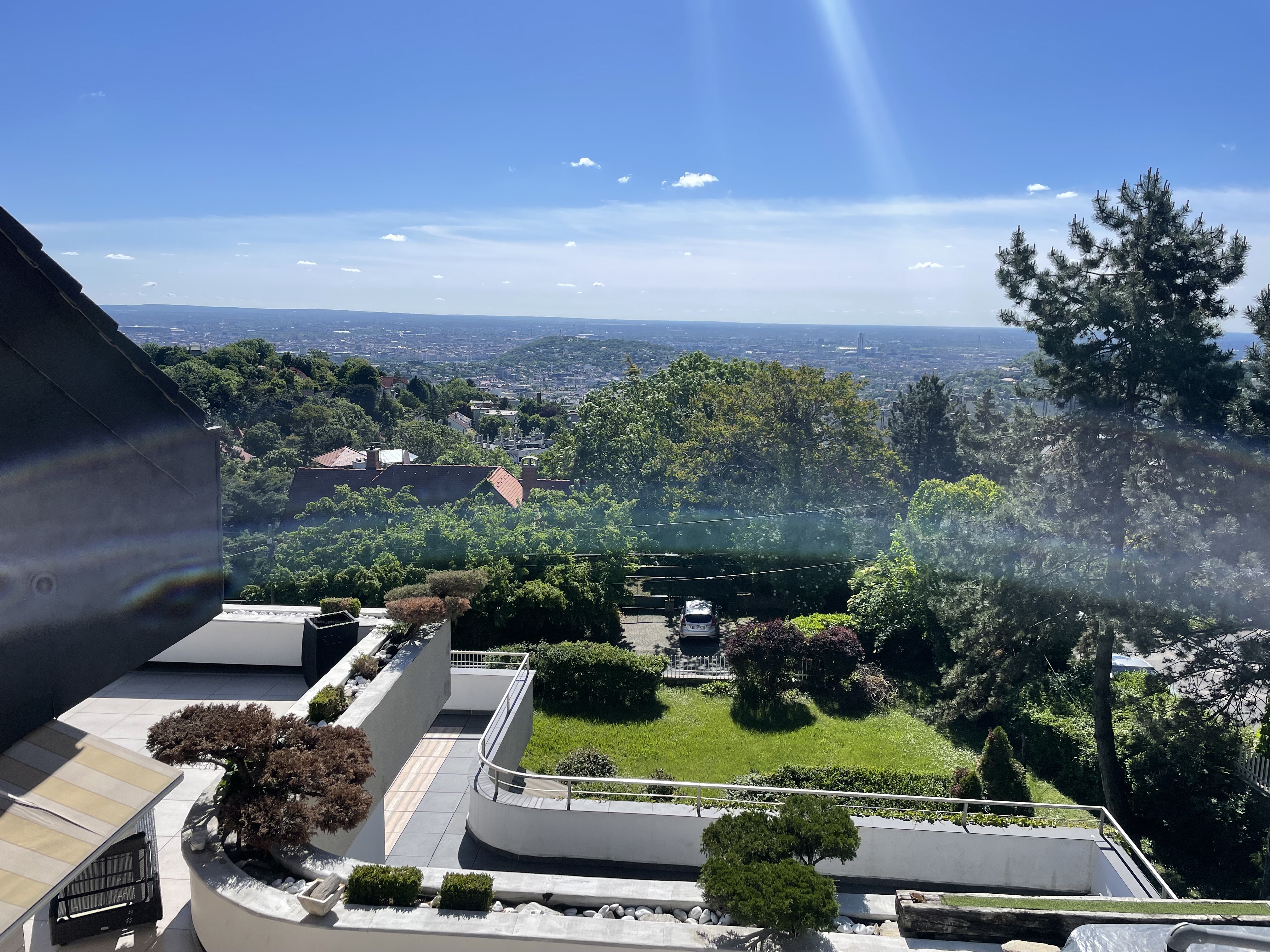 Exceptional, fully renovated apartment with stunning city views