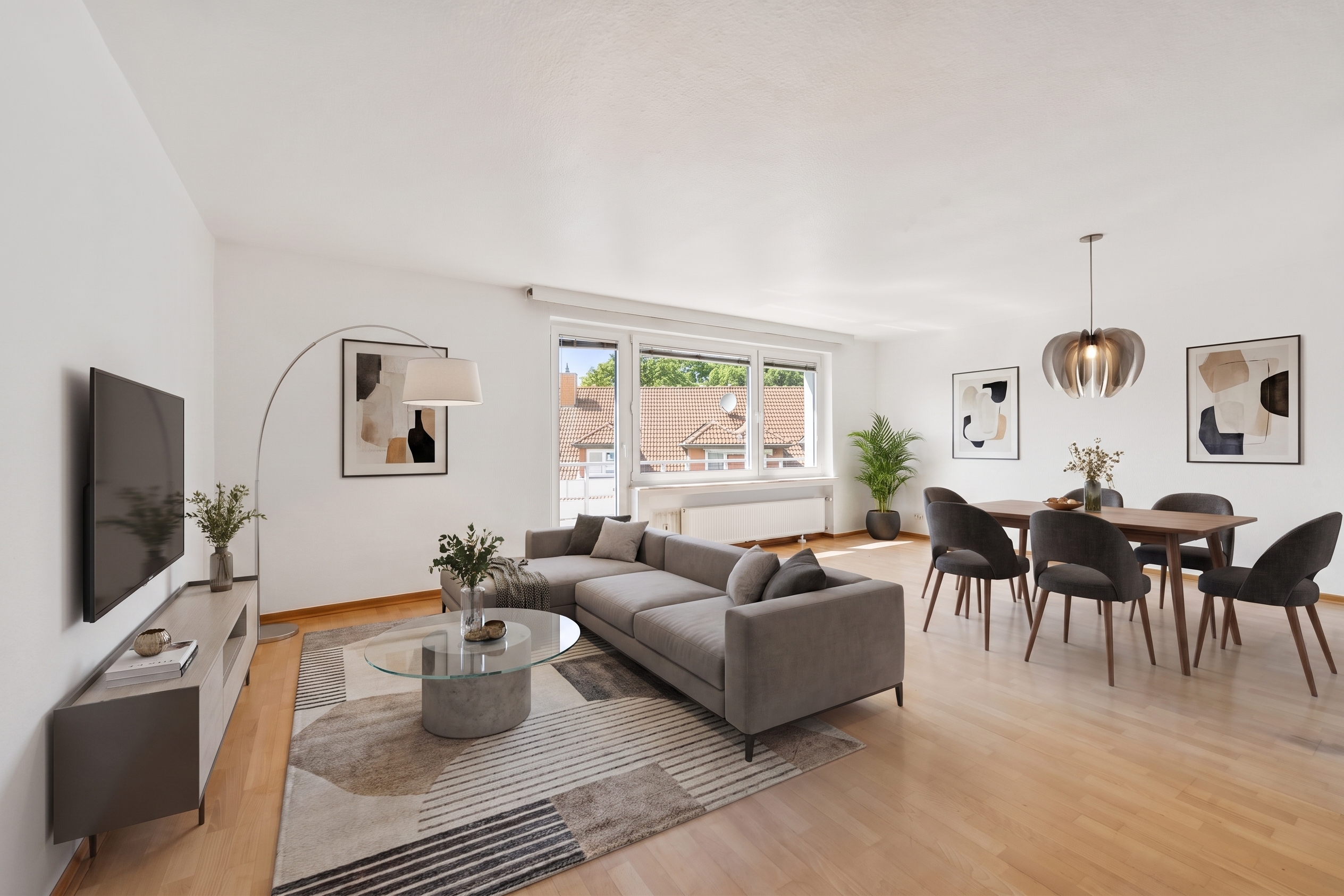 Großzügige 4-Zimmer-Wohnung mit Balkon, Garage & Pool