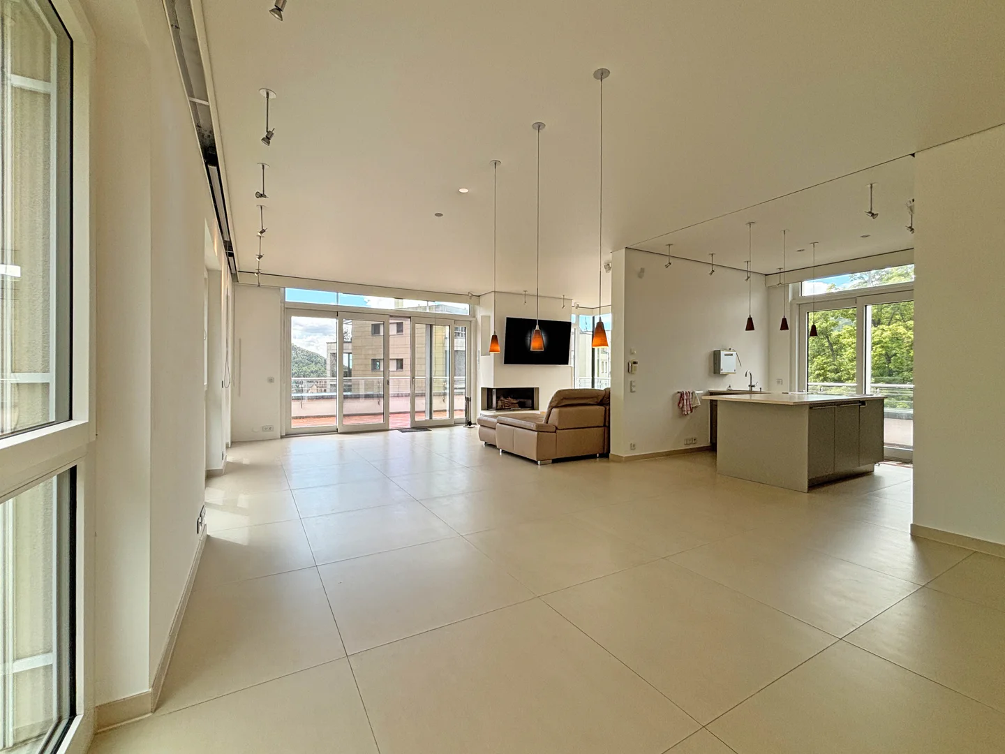 Exklusives Wohnjuwel mit Schlossblick - Foto 3