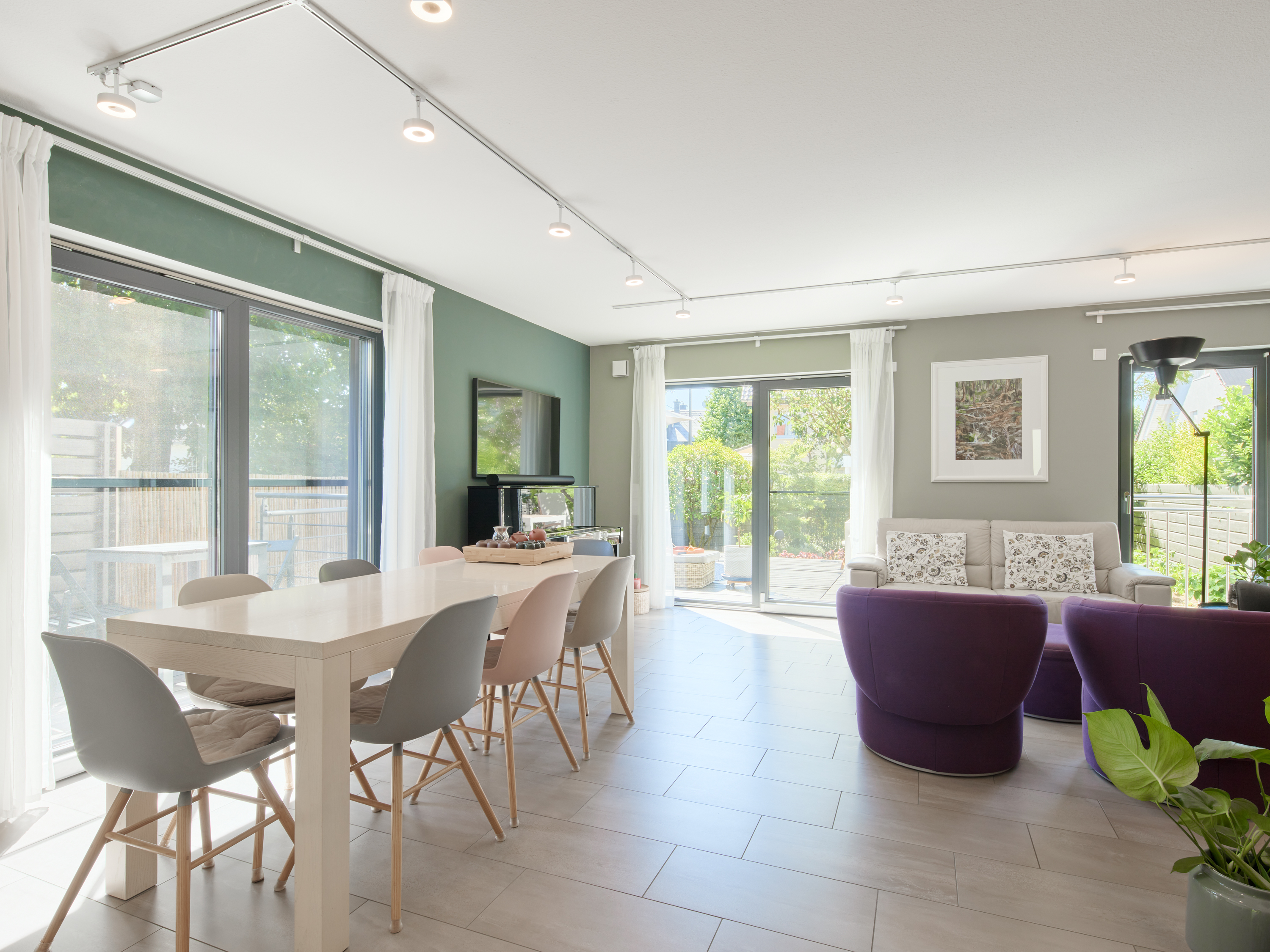 Großräumiges Reihenendhaus mit hochwertiger Ausstattung und Einliegerwohnung in Harheim