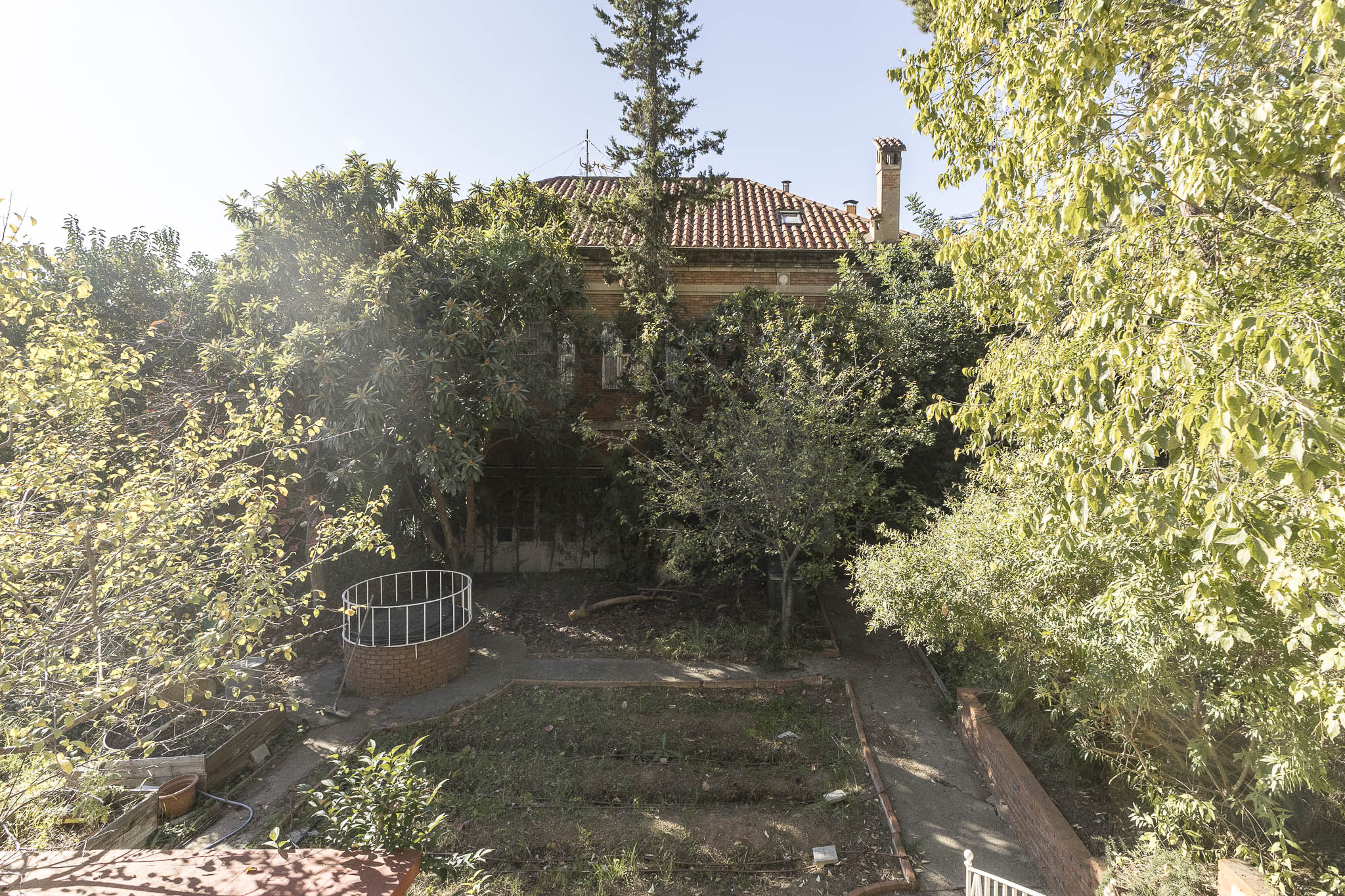 Wonderful property in Bonanova with great potential.