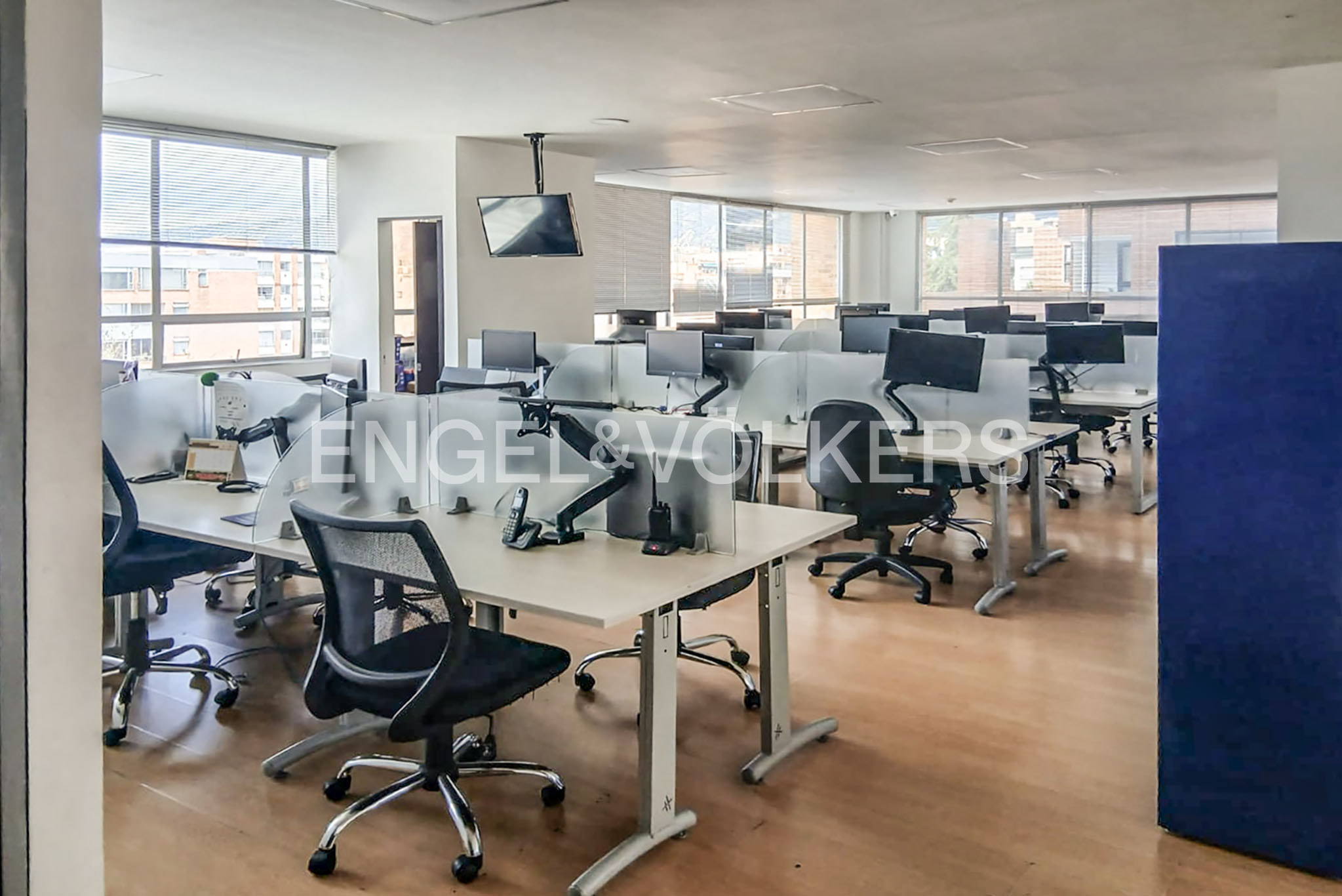 Arriendo Oficina en Obra Blanca sobre la Autopista Norte